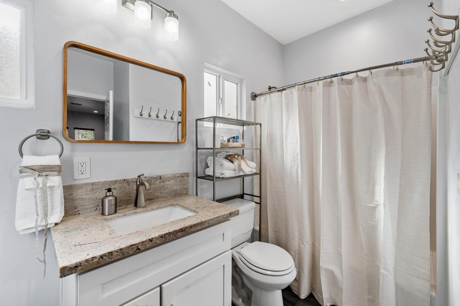 Cozy 2bdr, 1br home near downtown view 2