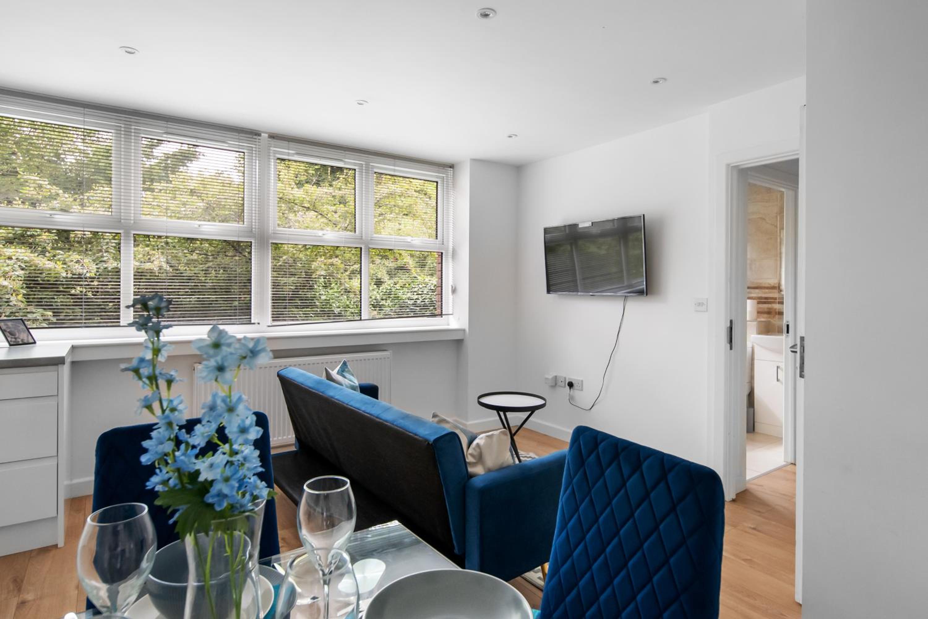 Livestay-Modern Apartments Building in Aylesbury