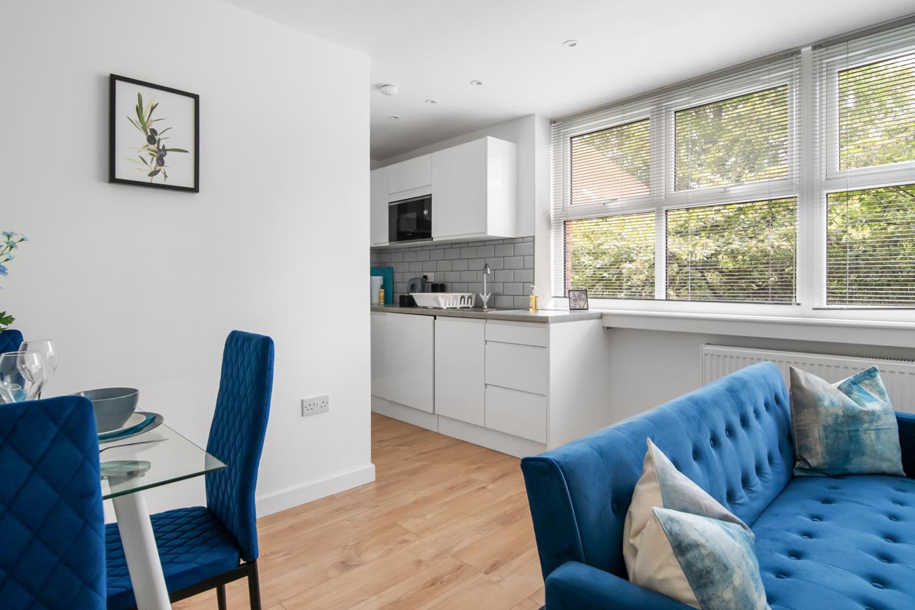 Livestay-Modern Apartments Building in Aylesbury