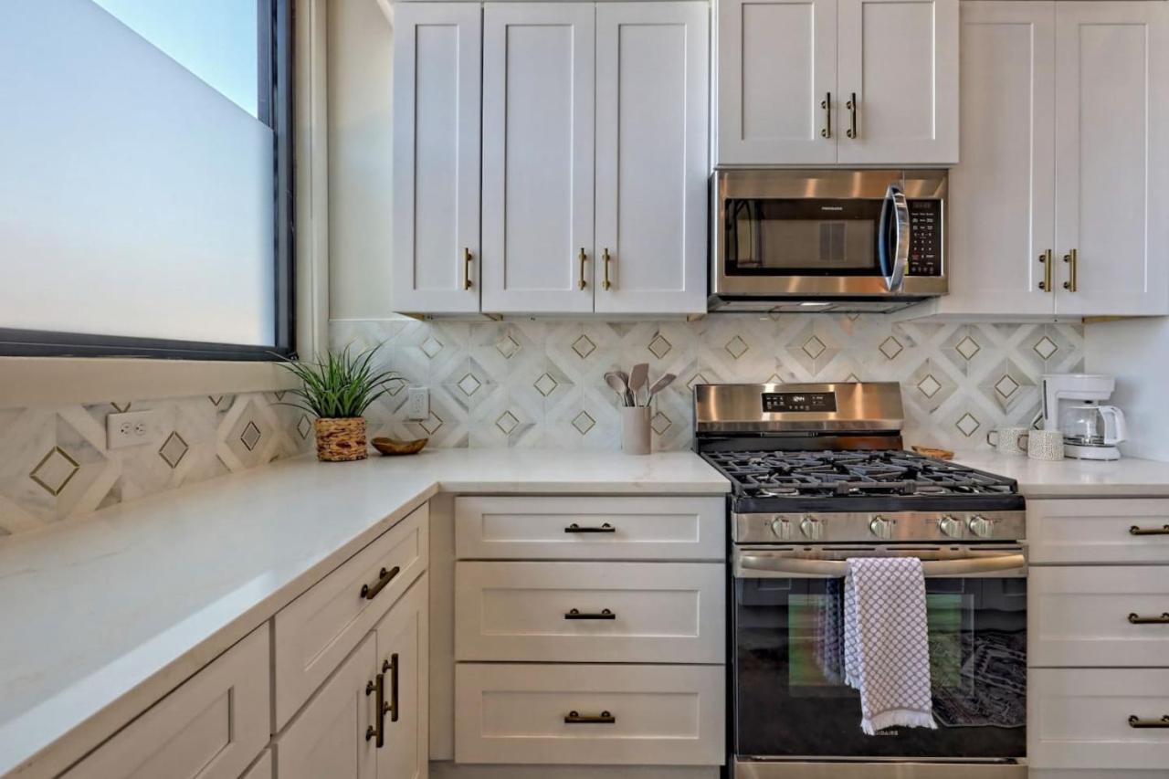 Downtown Clayton Charm Unit 6 view 2