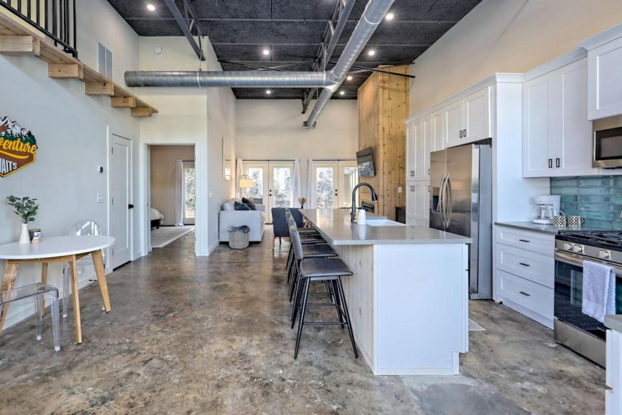 Downtown Clayton Charm Unit 5 view 2