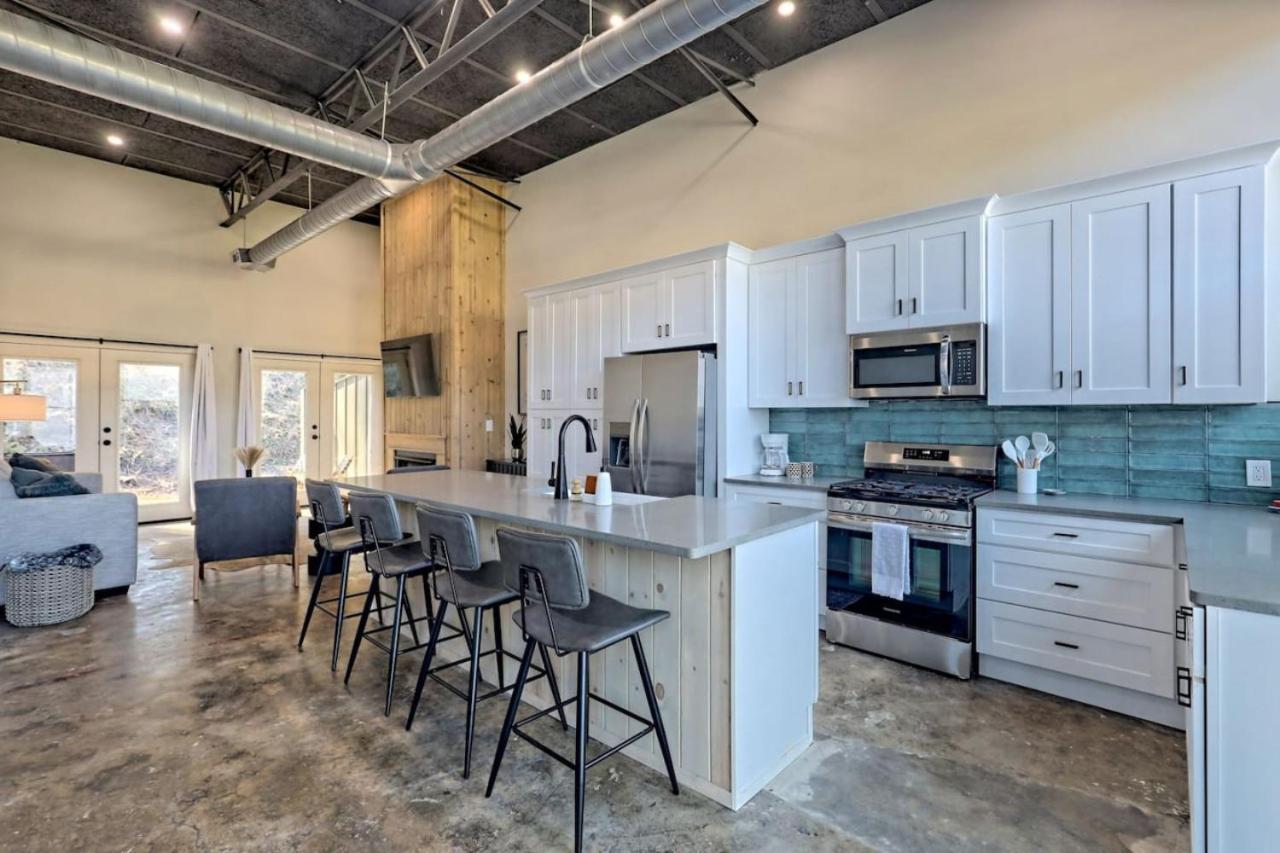 Downtown Clayton Charm Unit 5 view 4