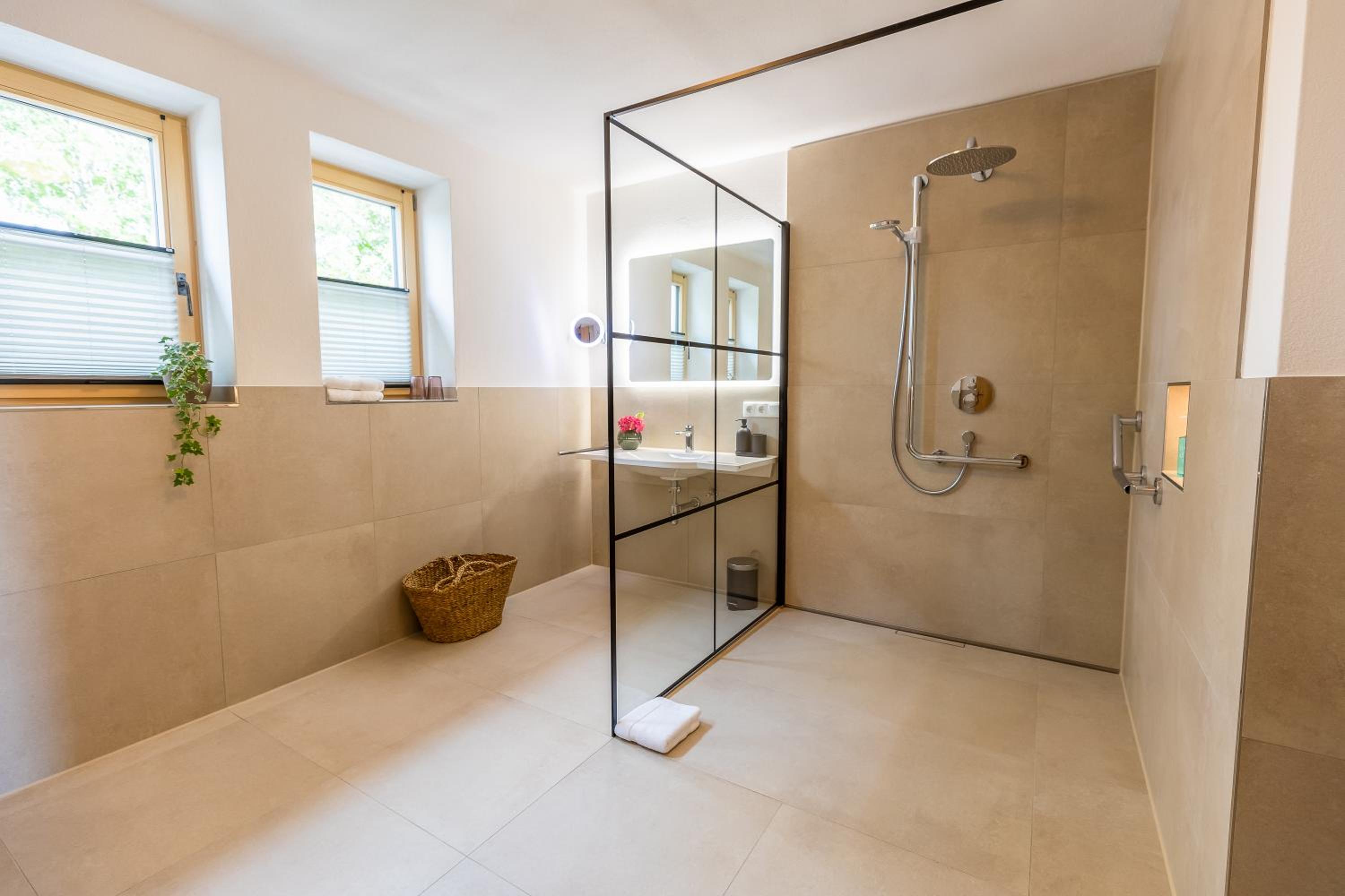 Graf Chiemo Suites - direkt am Chiemsee mit separatem Seezugang