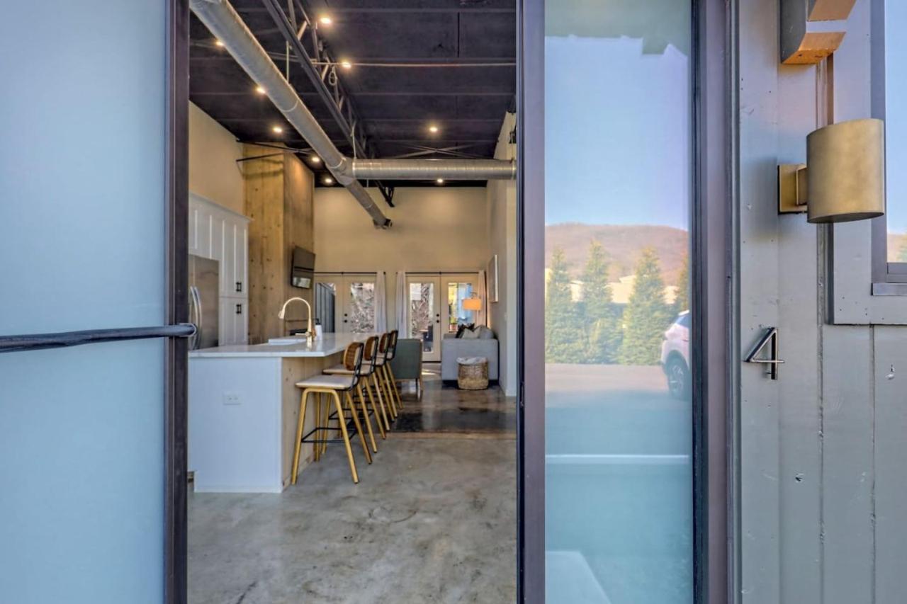 Downtown Clayton Charm Unit 4 view 4