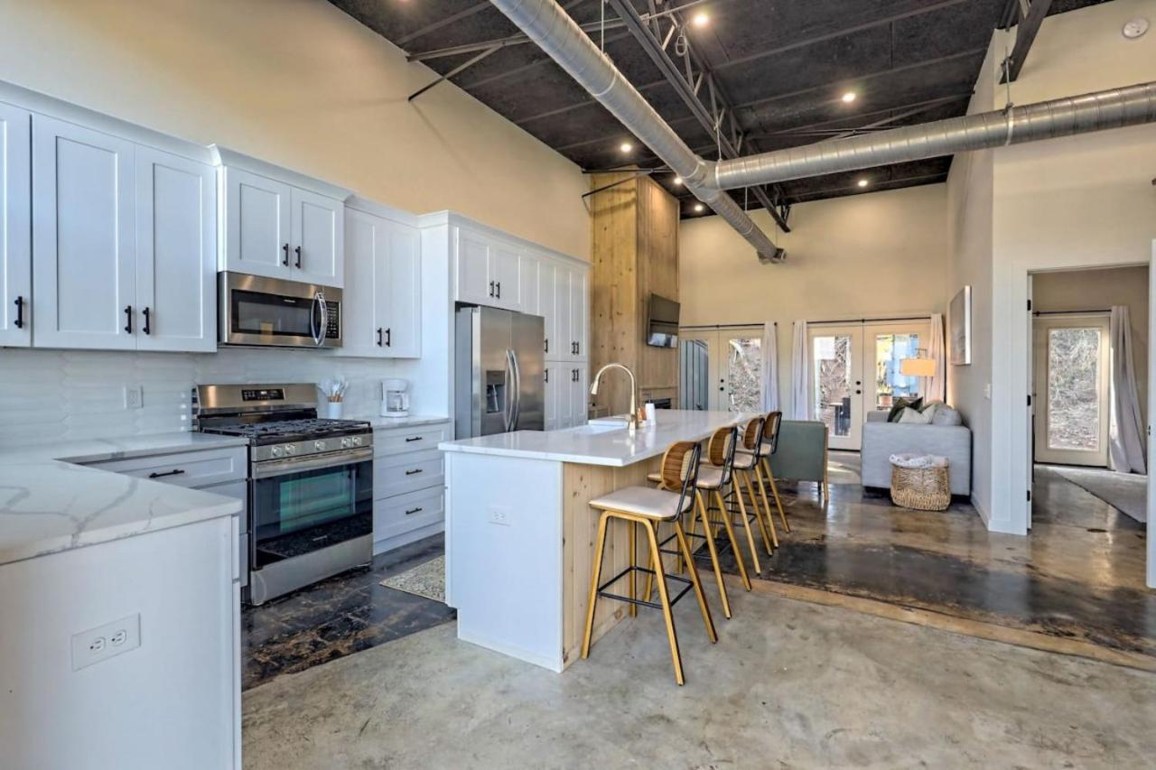 Downtown Clayton Charm Unit 4 view 5