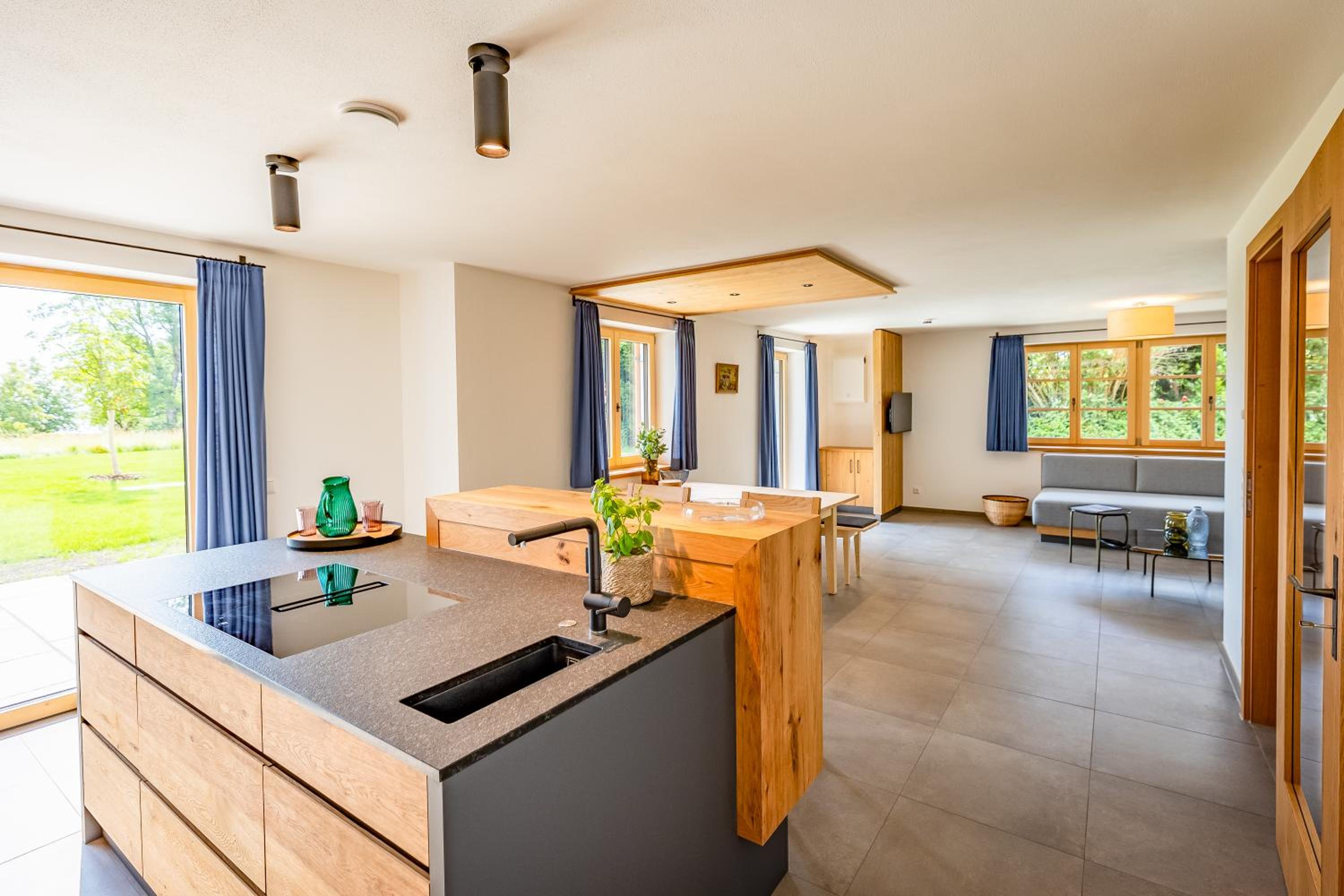 Graf Chiemo Suites - direkt am Chiemsee mit separatem Seezugang