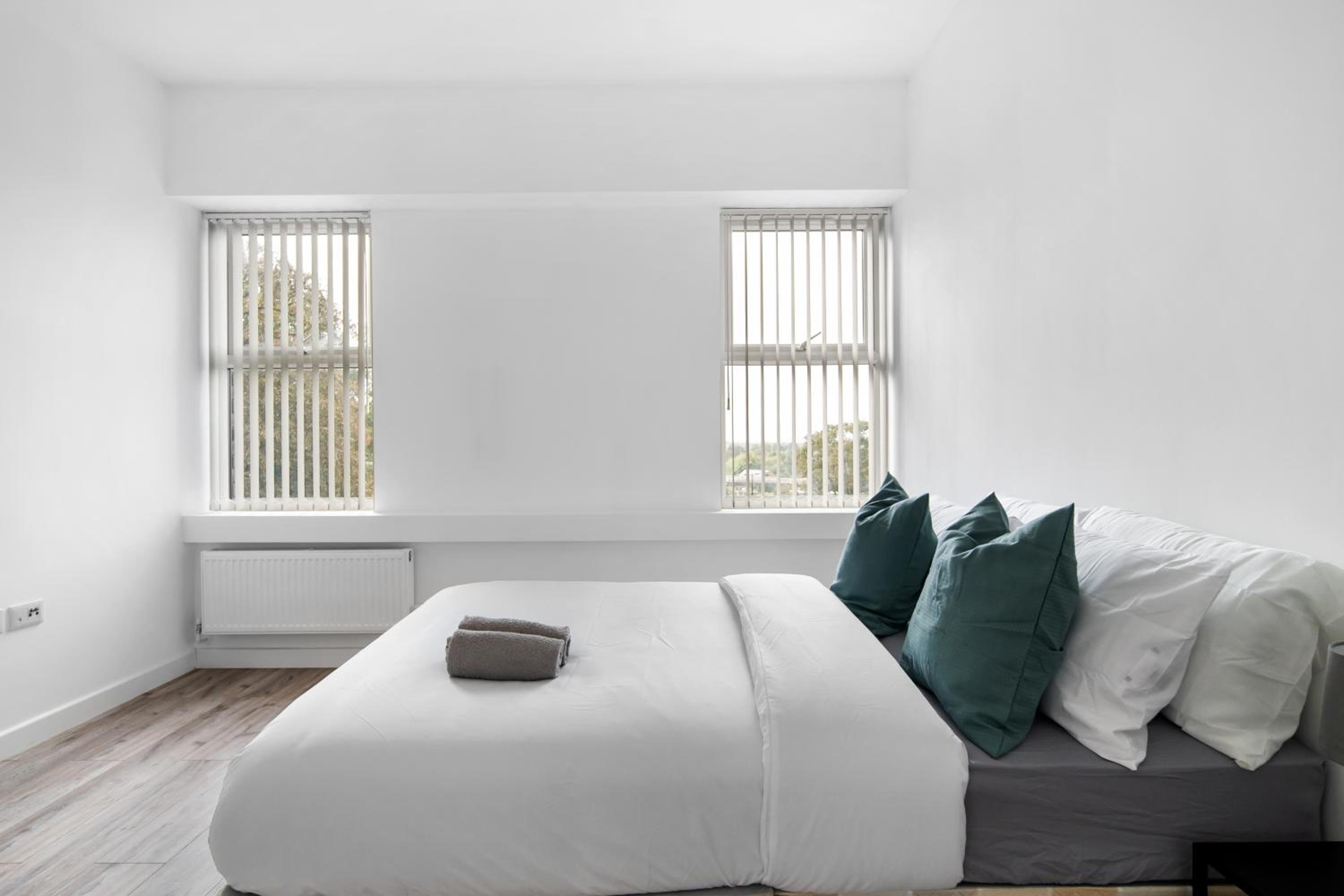 Livestay-Modern Apartments Building in Aylesbury