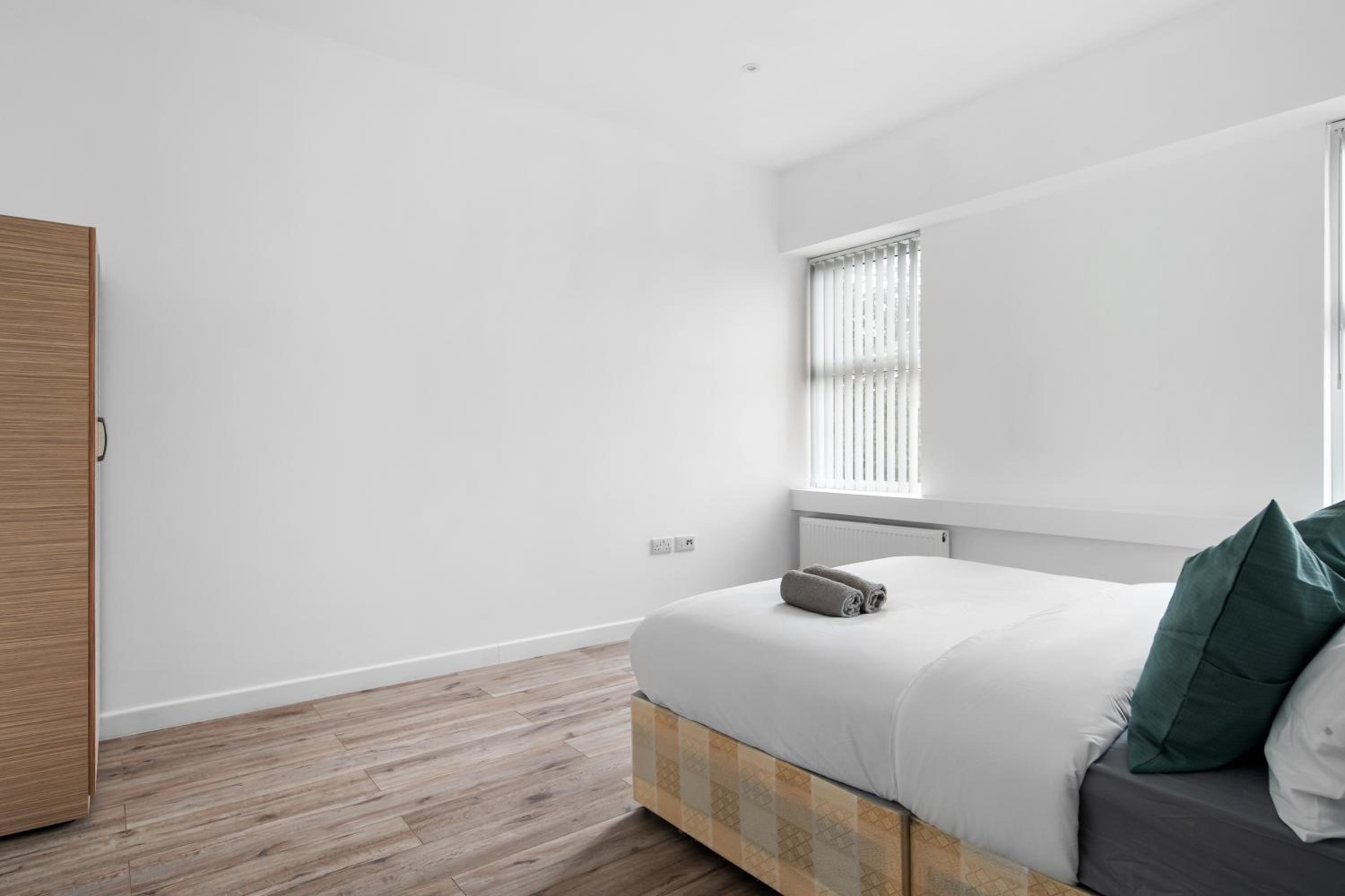 Livestay-Modern Apartments Building in Aylesbury