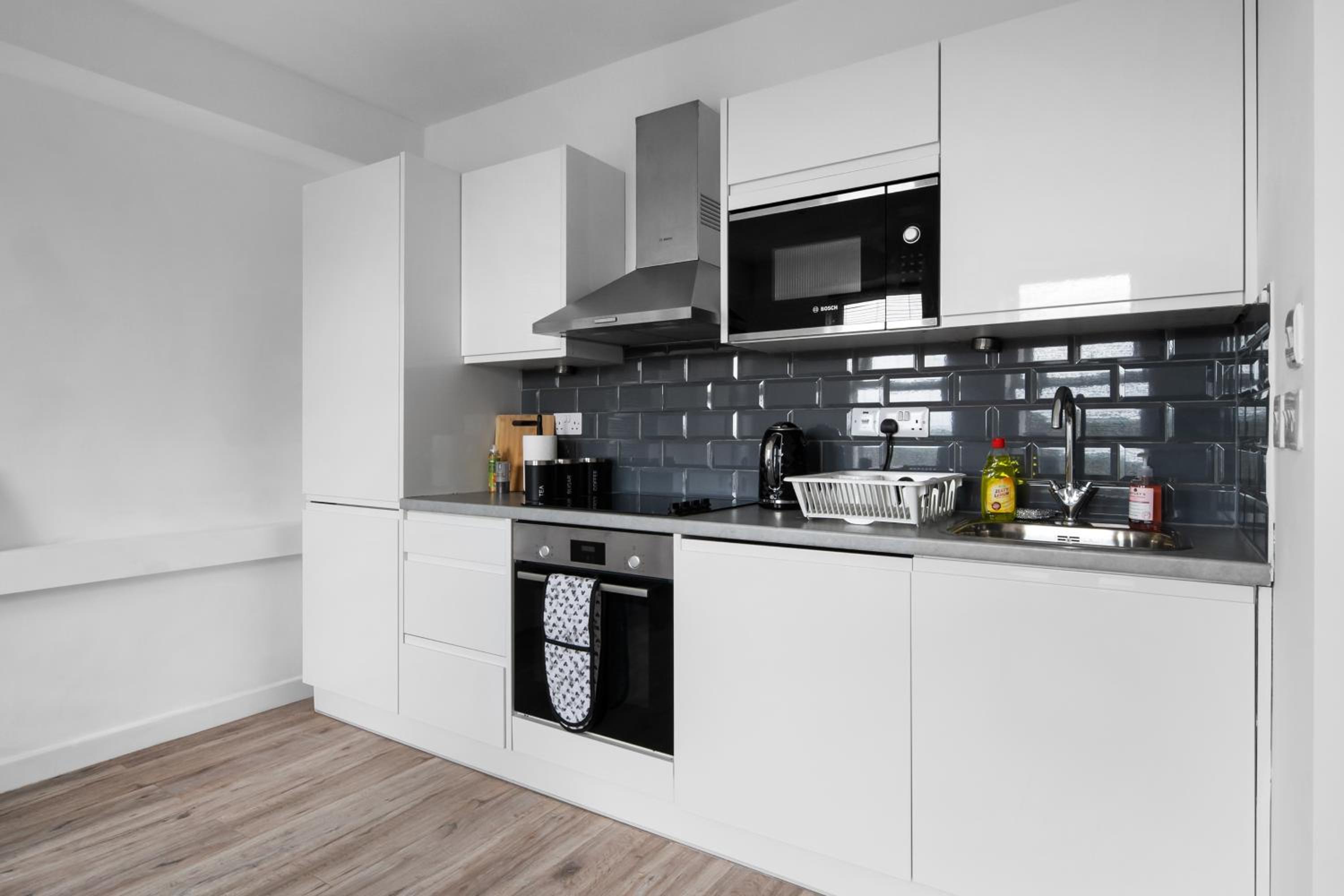 Livestay-Modern Apartments Building in Aylesbury