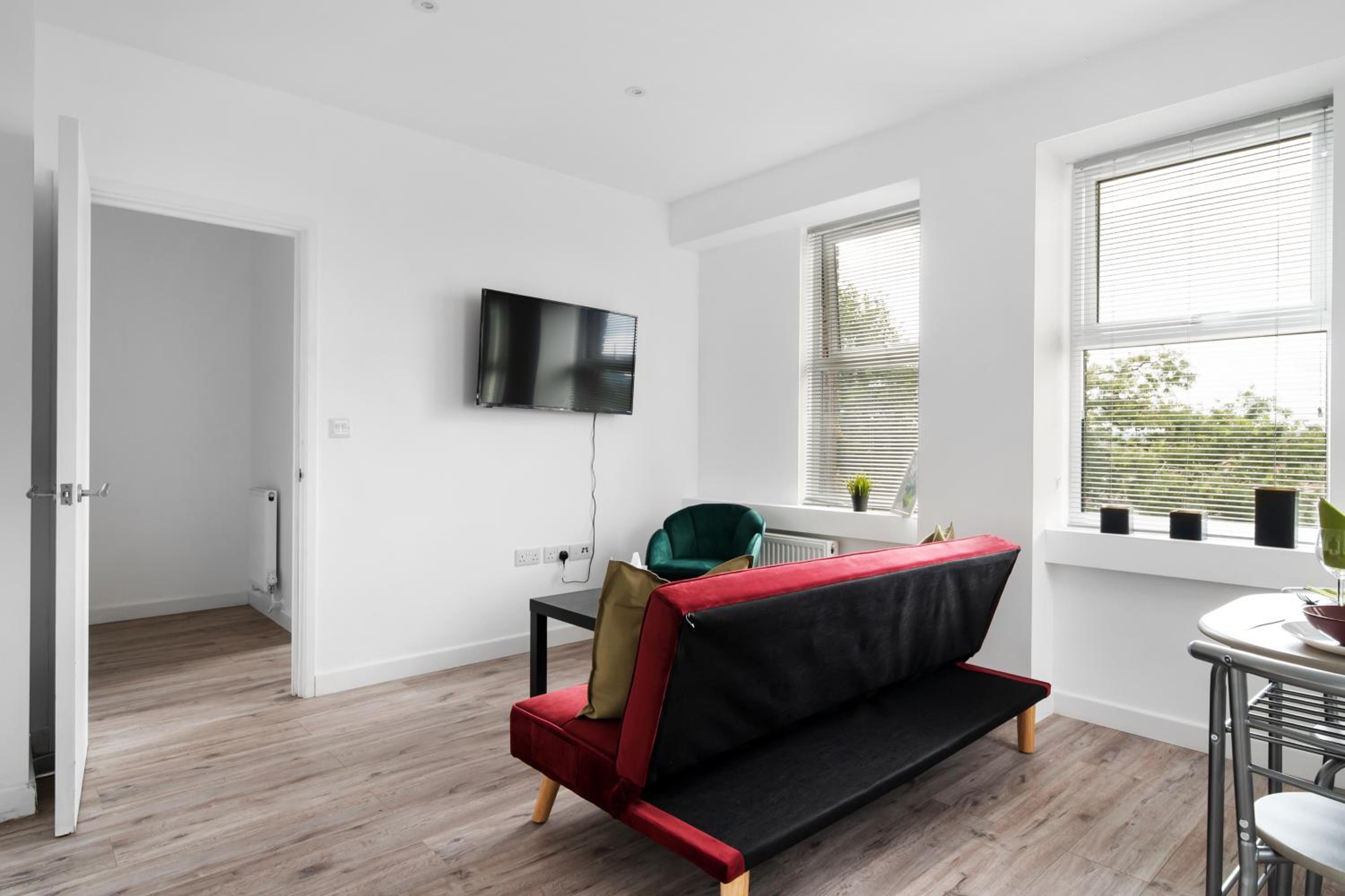 Livestay-Modern Apartments Building in Aylesbury