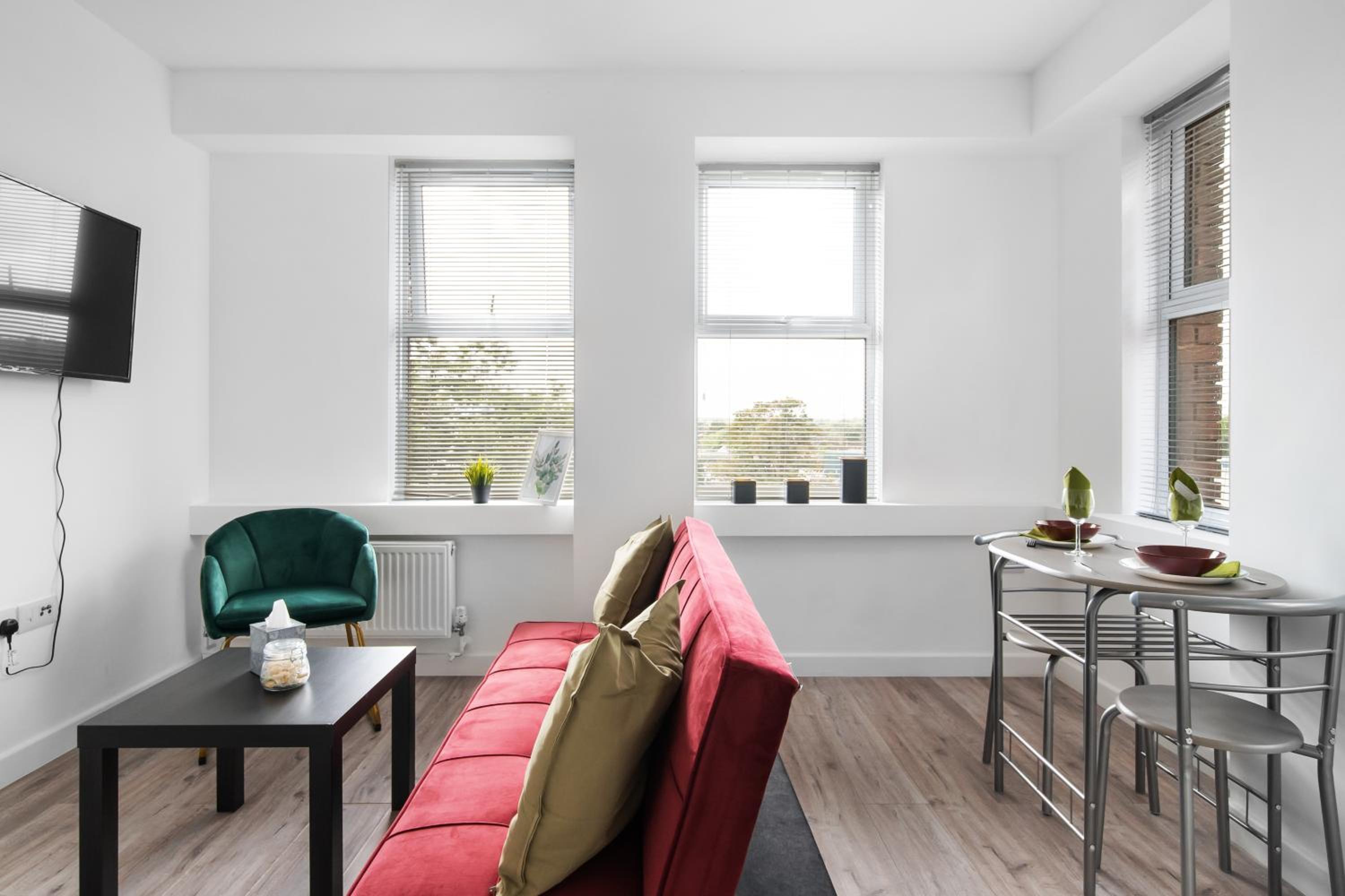 Livestay-Modern Apartments Building in Aylesbury