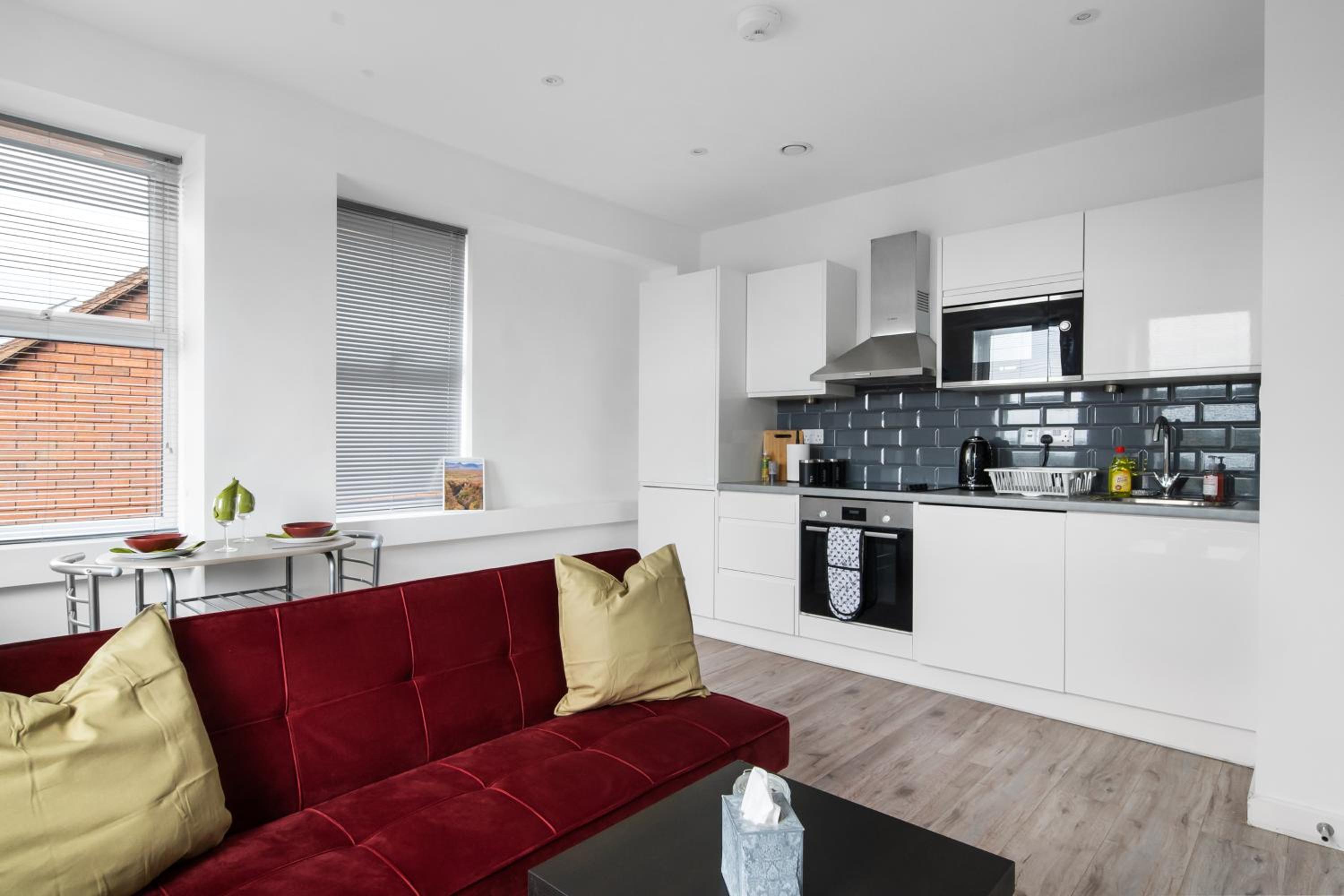 Livestay-Modern Apartments Building in Aylesbury