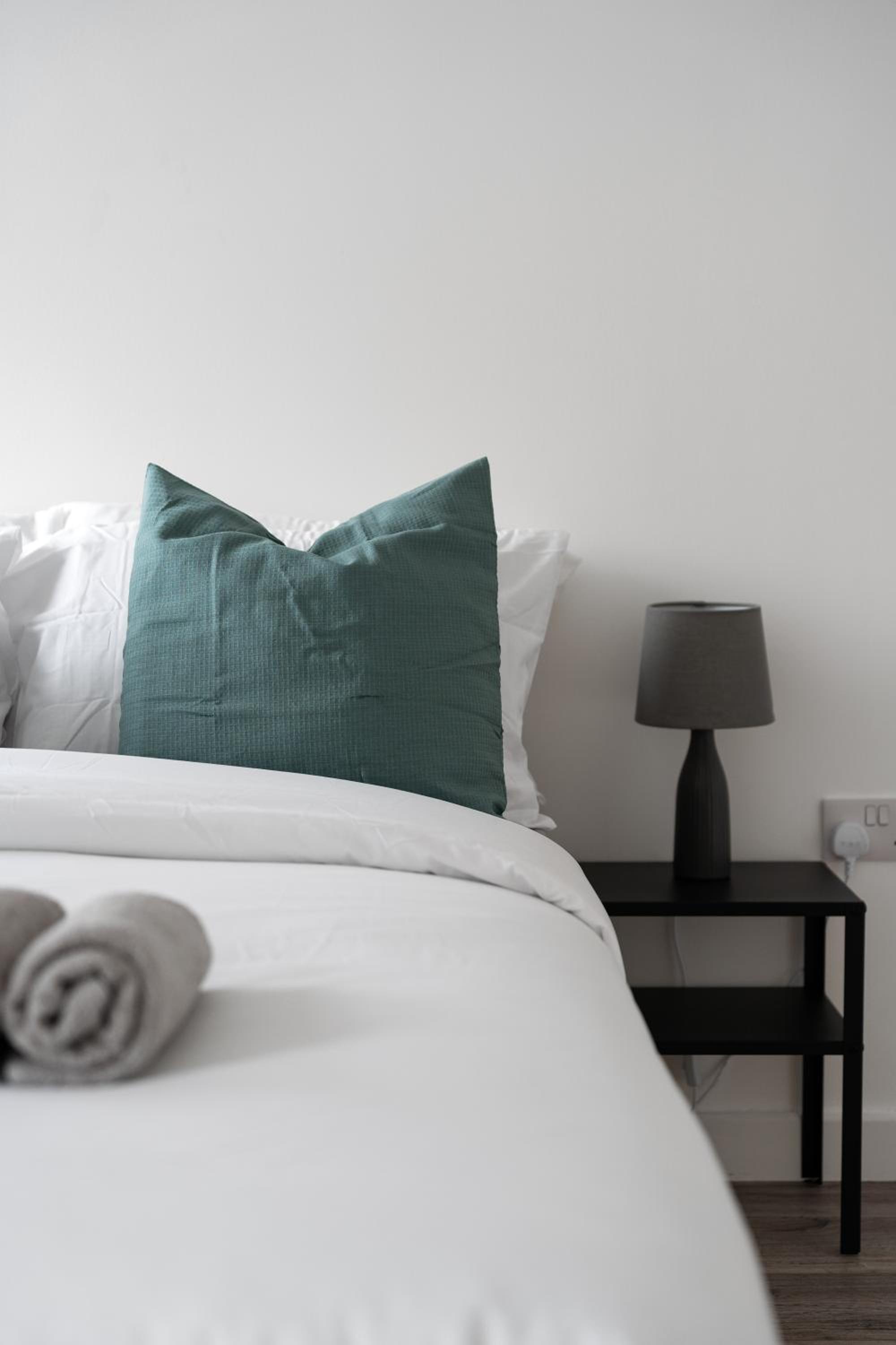 Livestay-Modern Apartments Building in Aylesbury