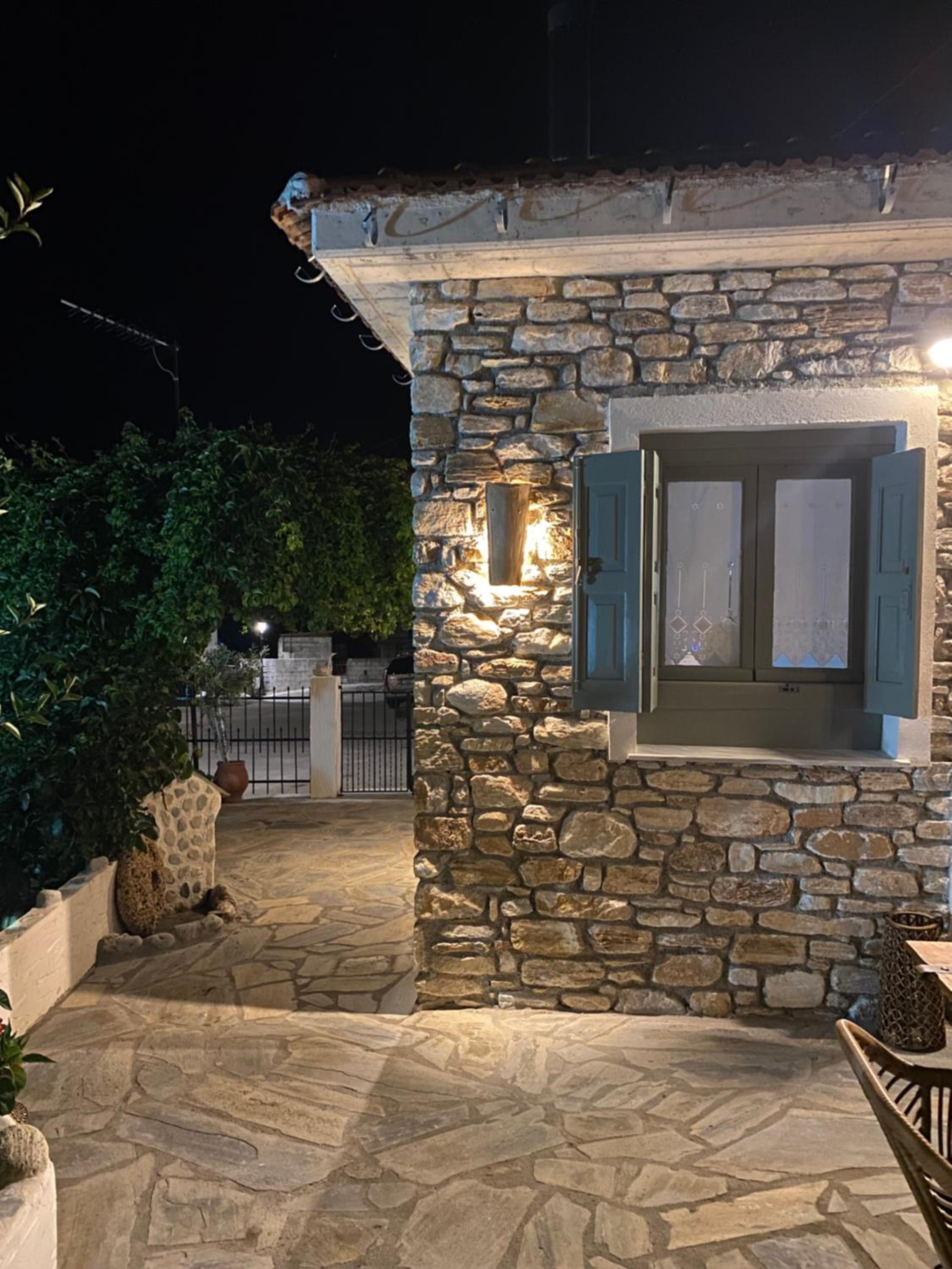 Oneiropetra Luxury House