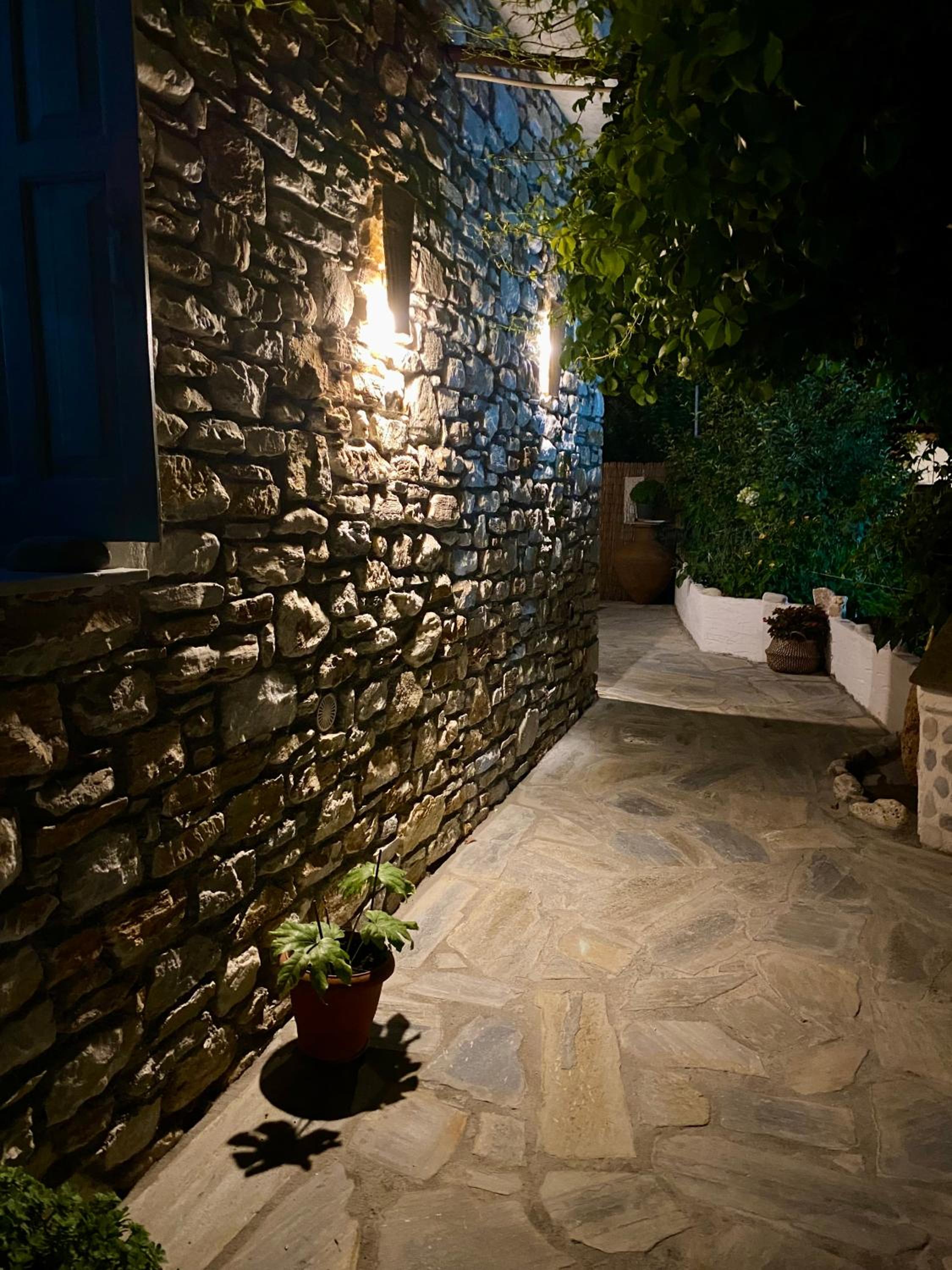 Oneiropetra Luxury House