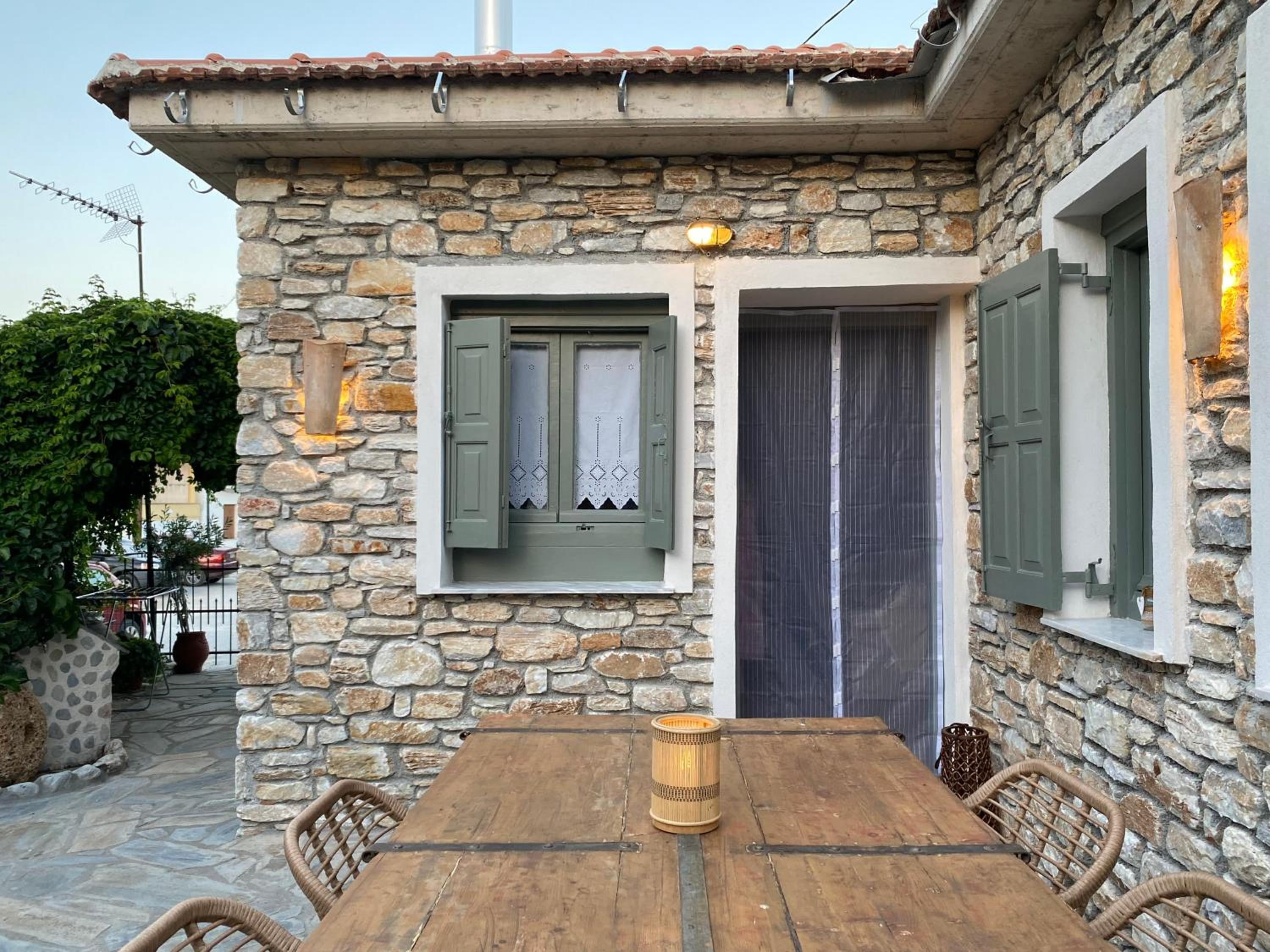 Oneiropetra Luxury House