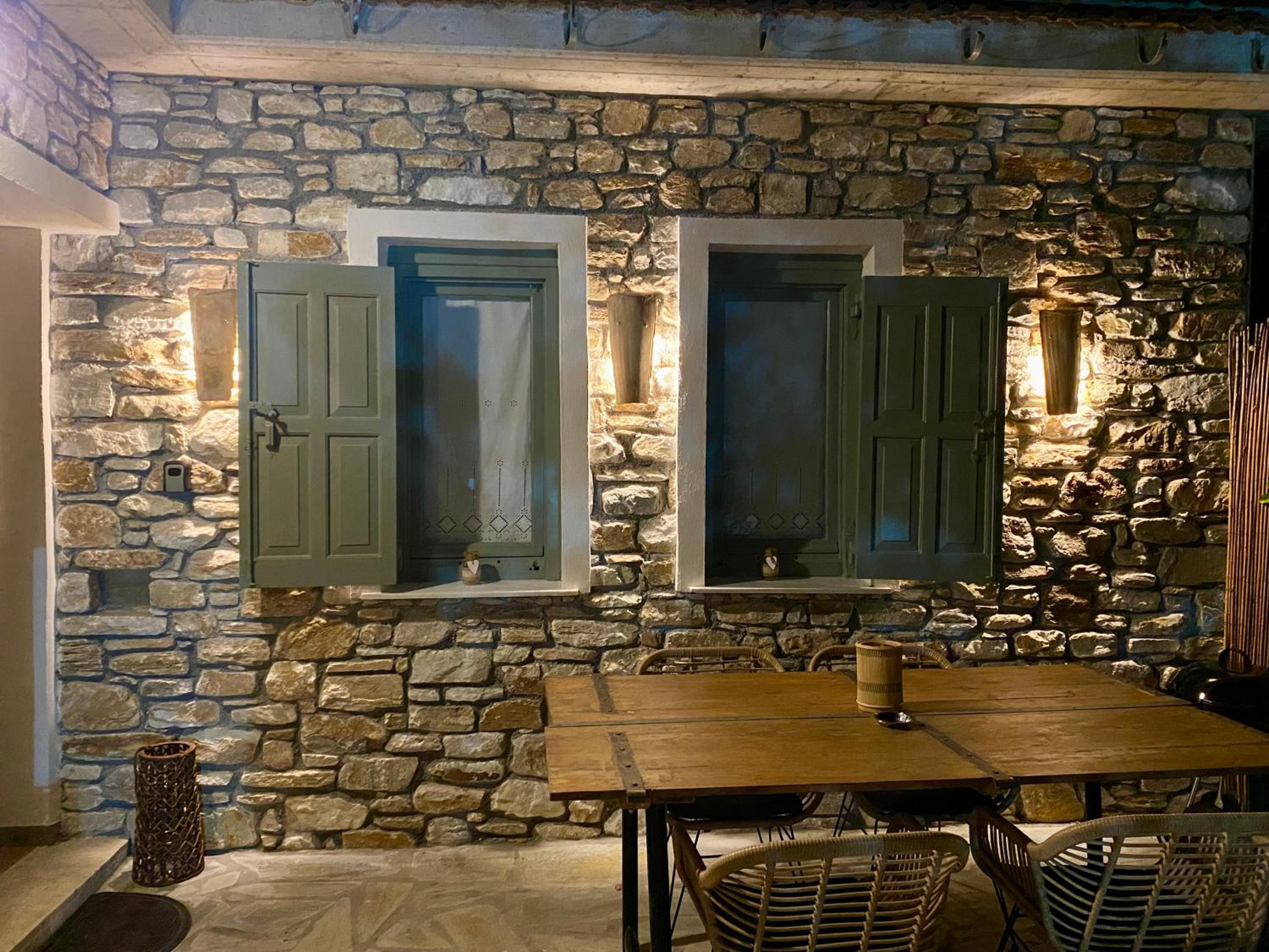 Oneiropetra Luxury House