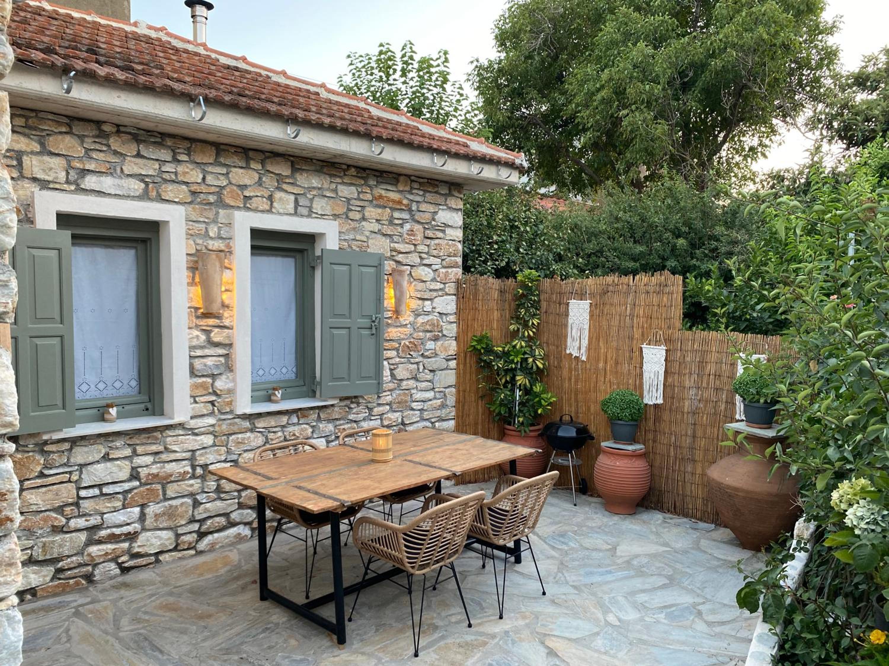 Oneiropetra Luxury House