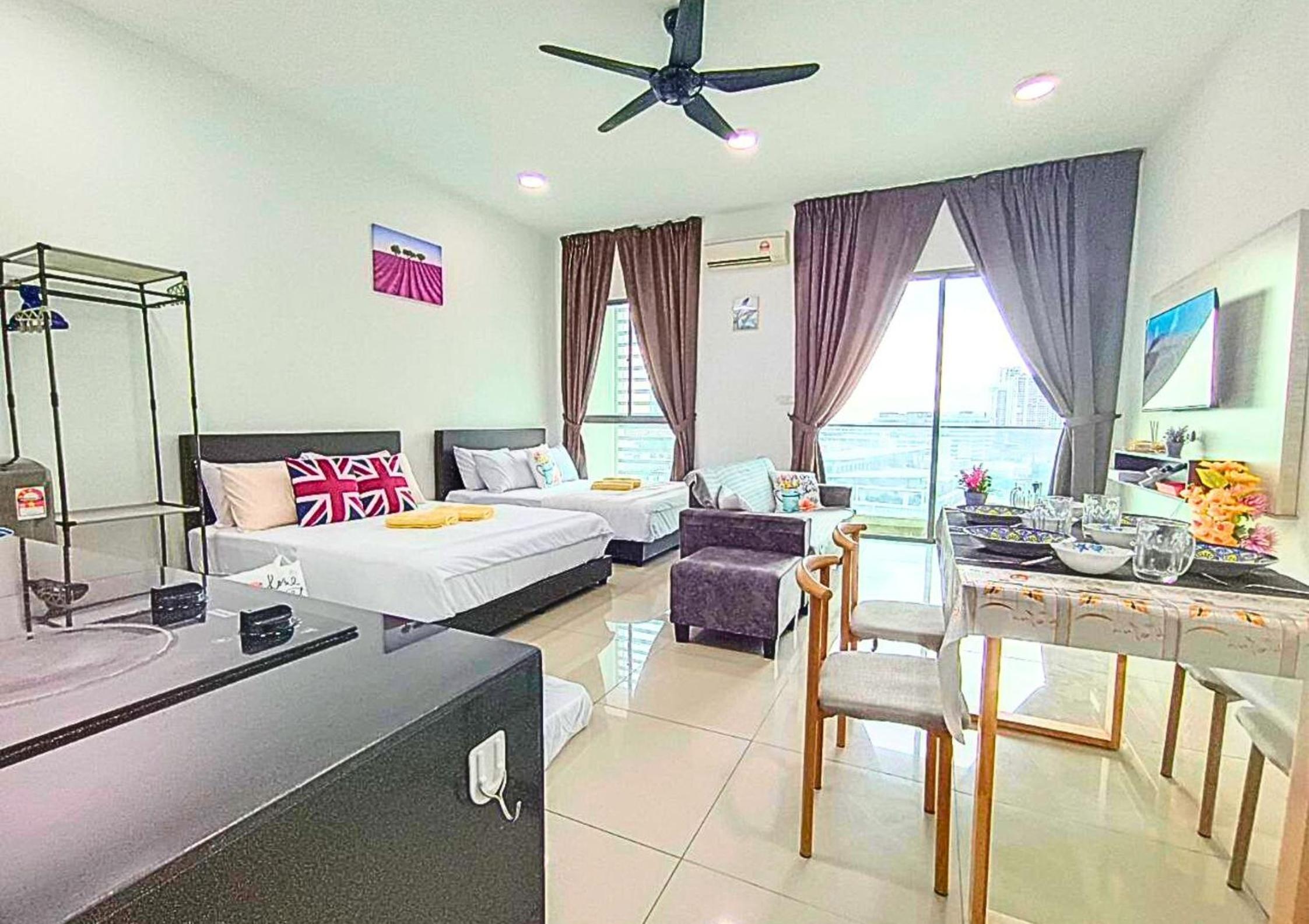 Homely Cybersquare Ensuite with Skyline View #CS5 photo 6