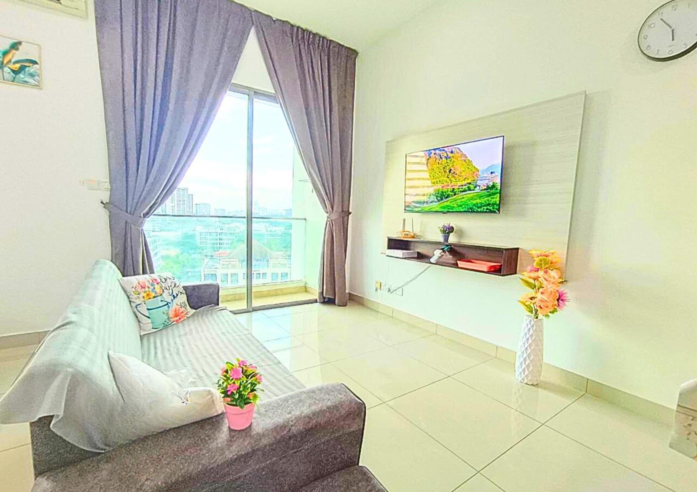 Homely Cybersquare Ensuite with Skyline View #CS5 photo 5