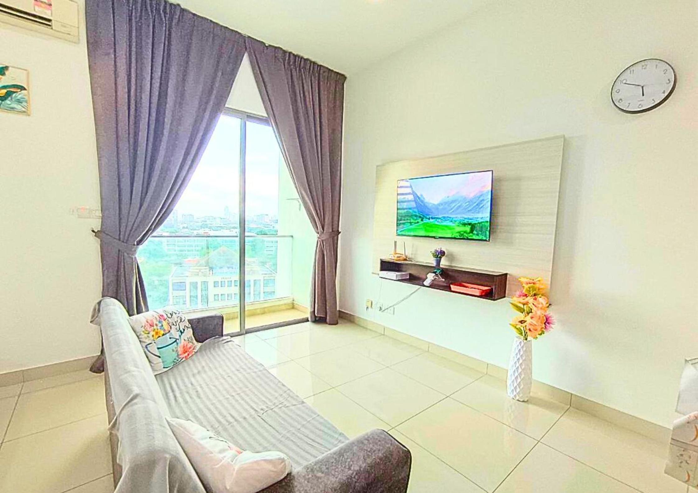 Homely Cybersquare Ensuite with Skyline View #CS5 photo 3