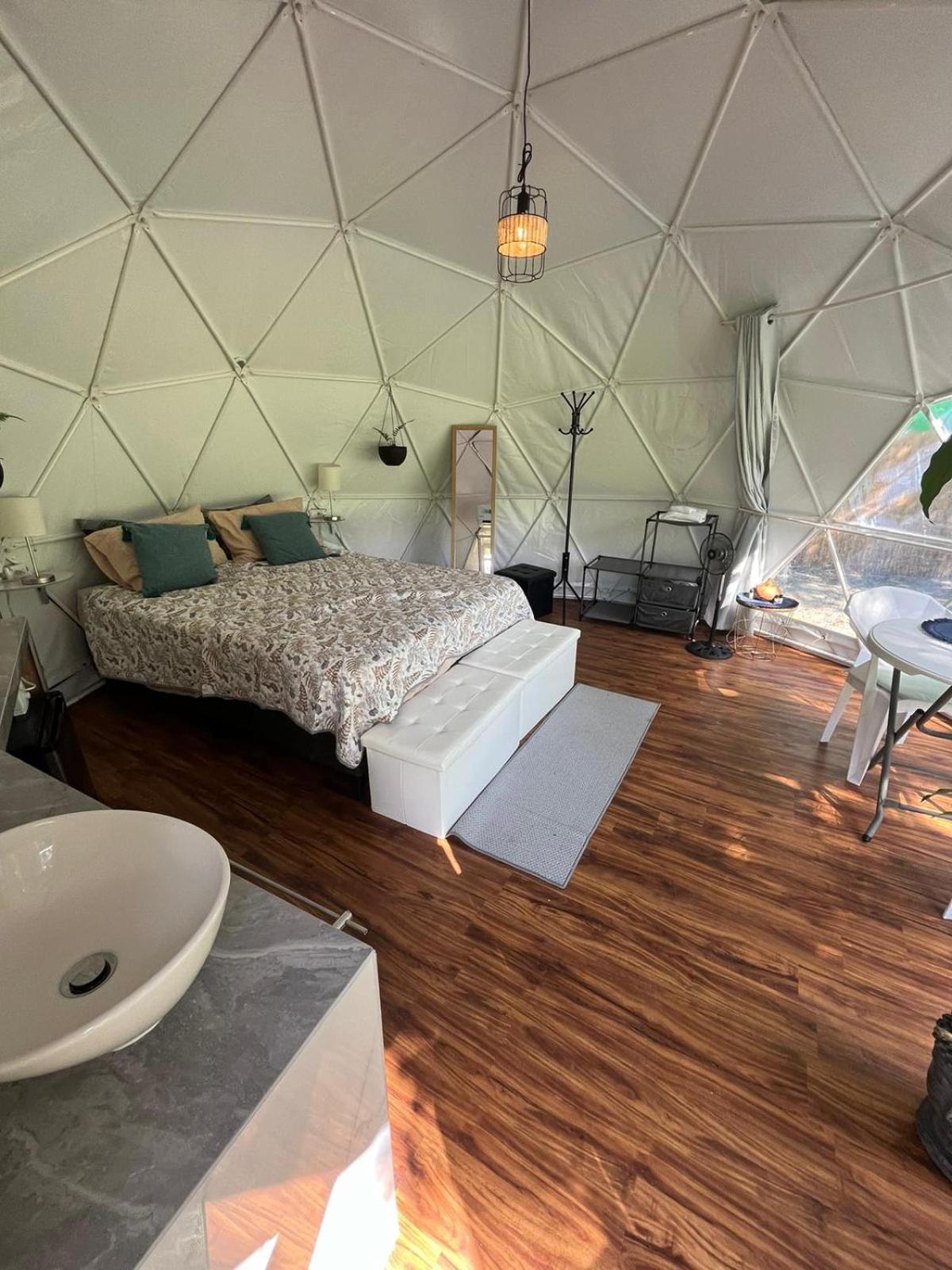 La Comarca River Glamping Dome near Manuel Antonio