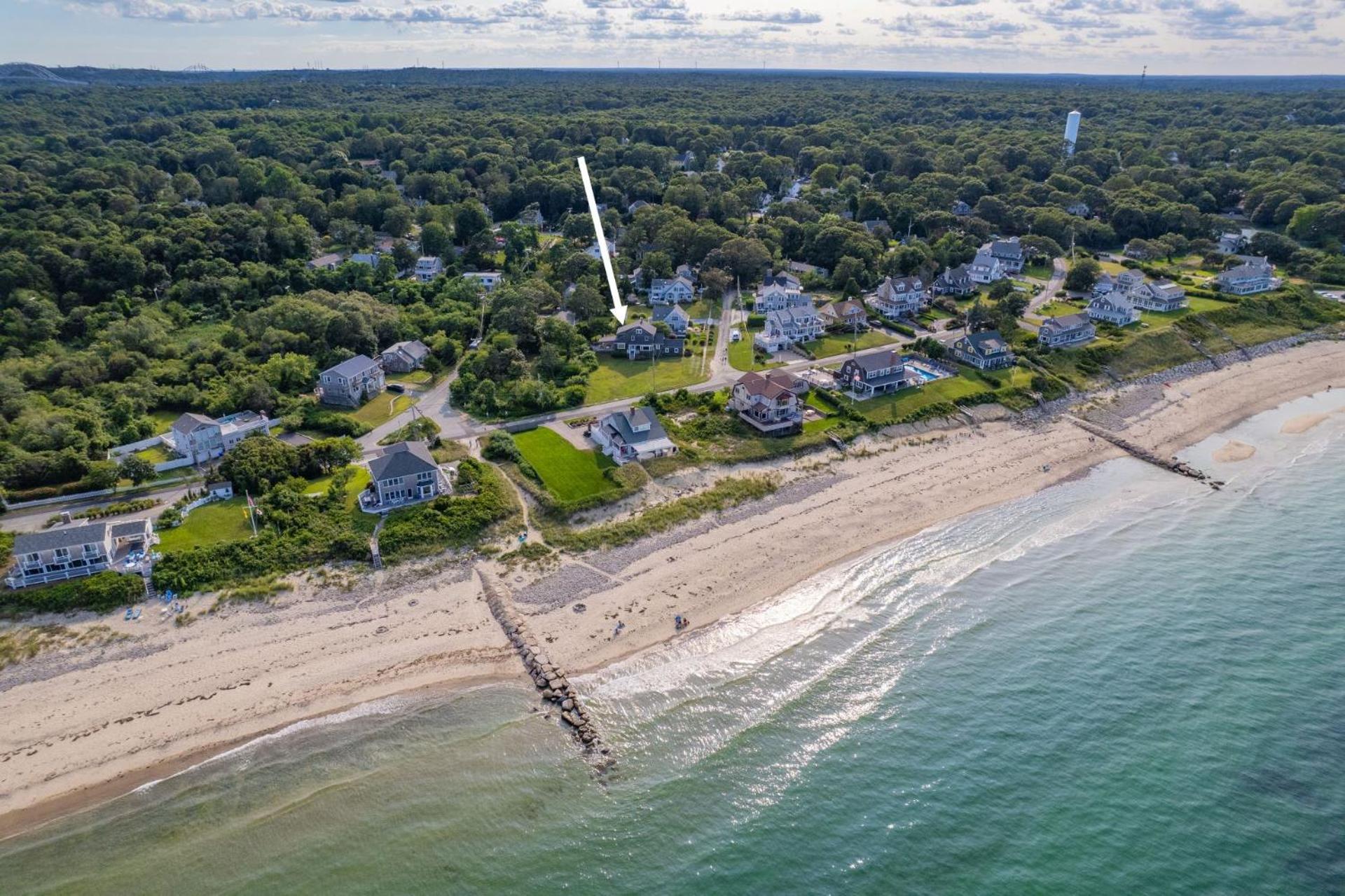 Family-Friendly Sagamore Beach Cottage Escape view 2