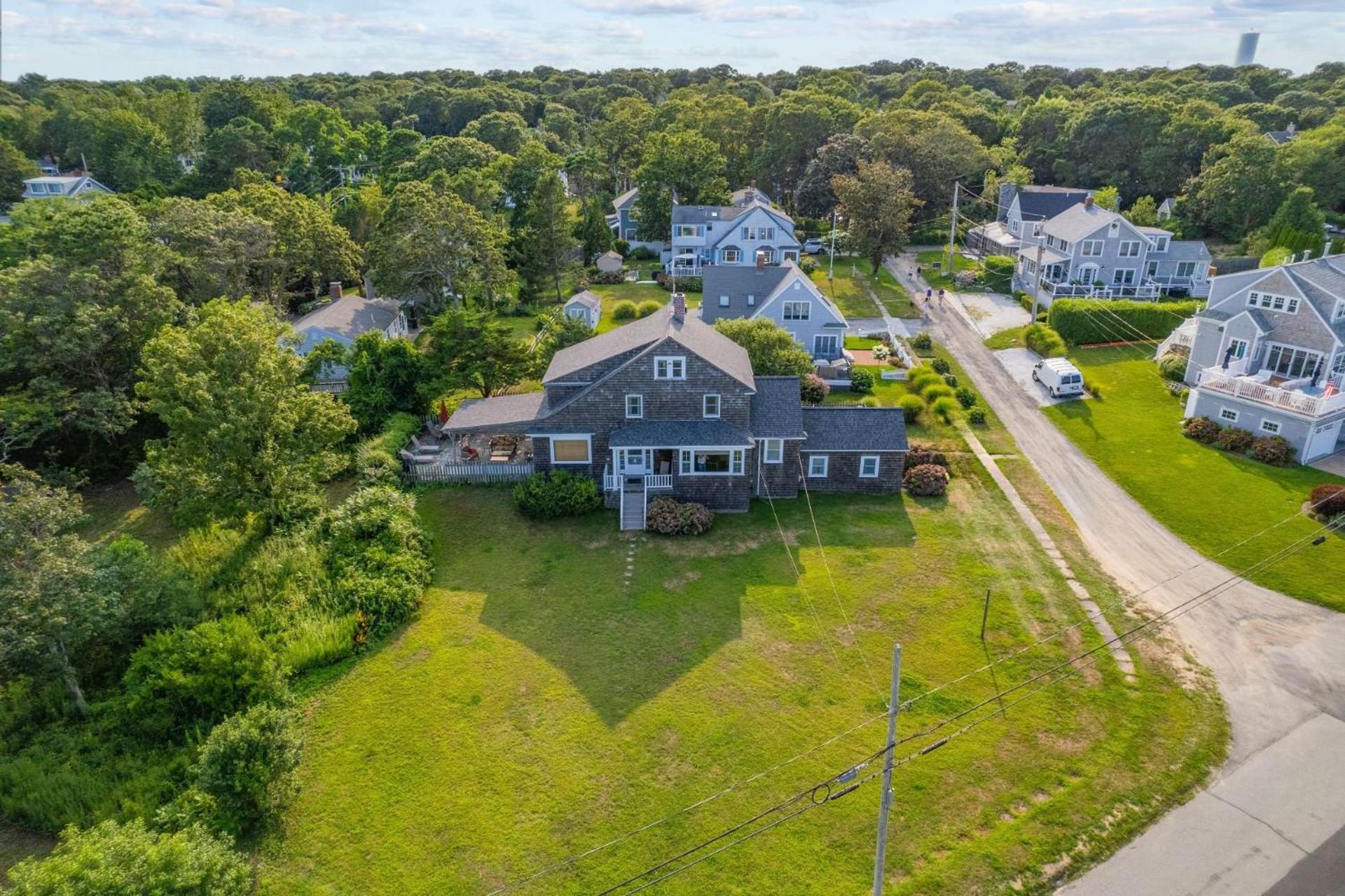 Family-Friendly Sagamore Beach Cottage Escape view 3