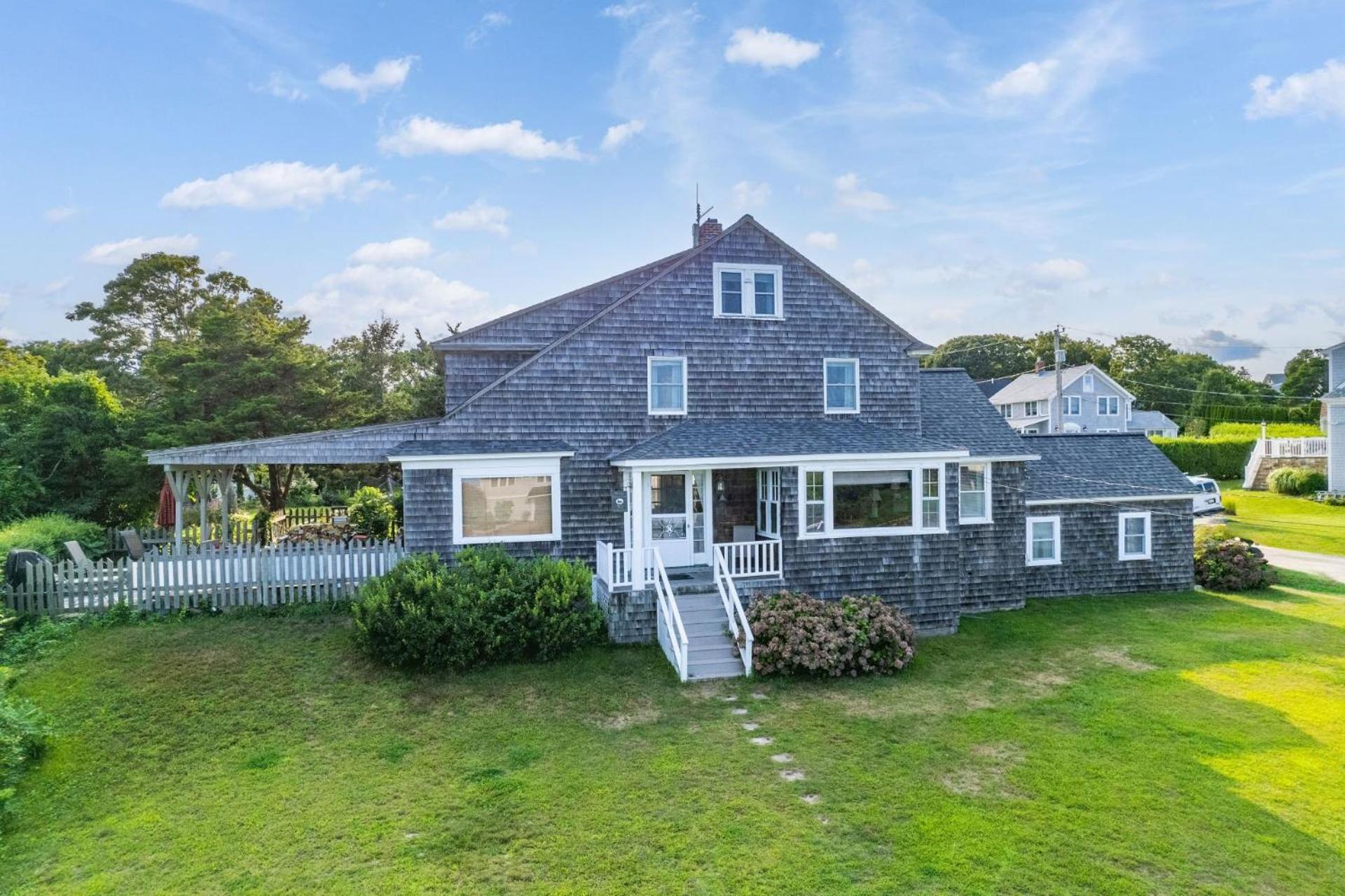 Family-Friendly Sagamore Beach Cottage Escape view 4