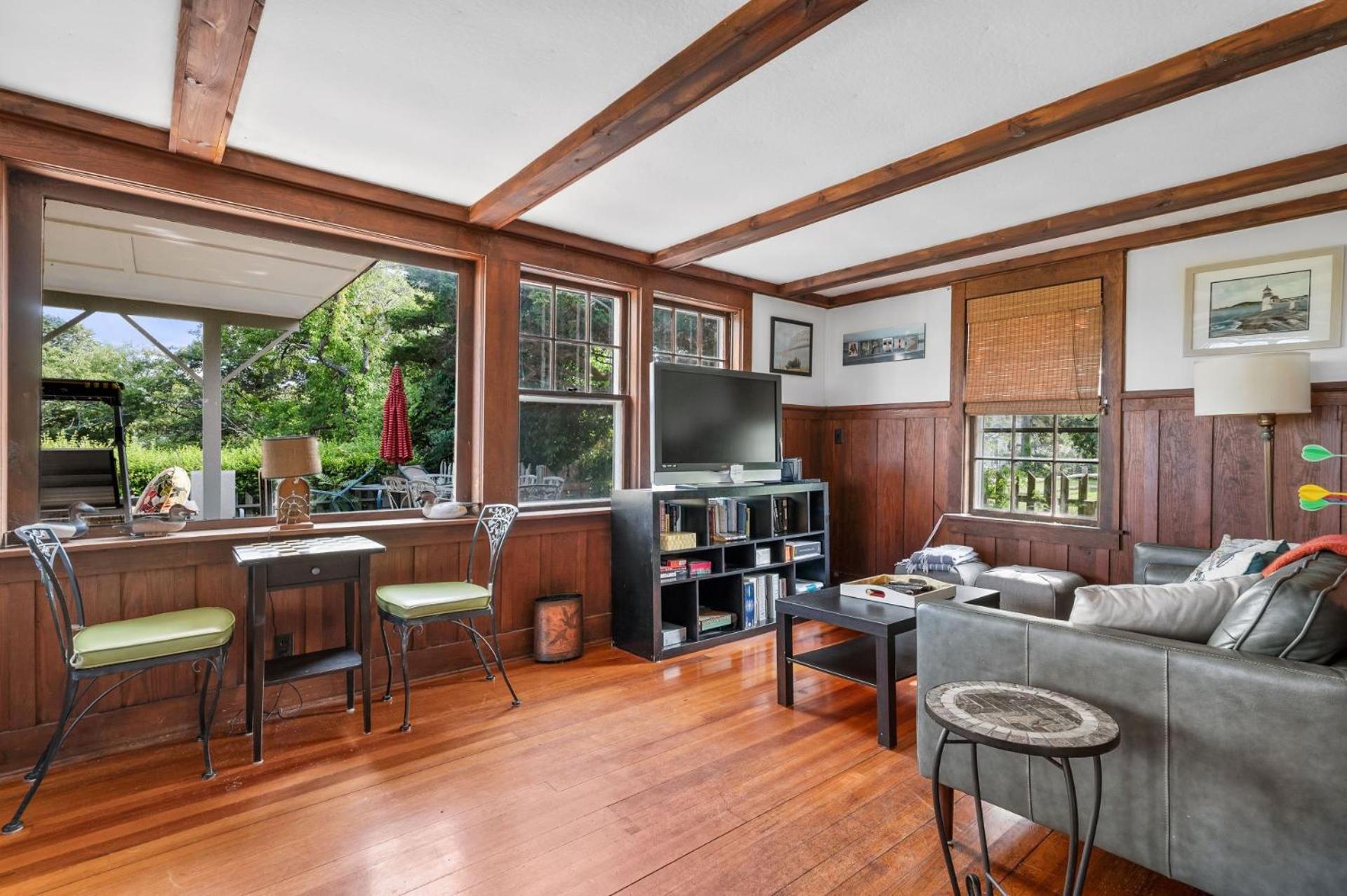Family-Friendly Sagamore Beach Cottage Escape view 5