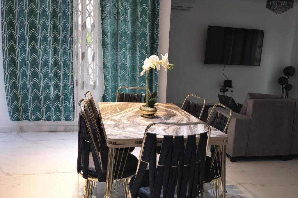 Private Modern 2-bedroom Home