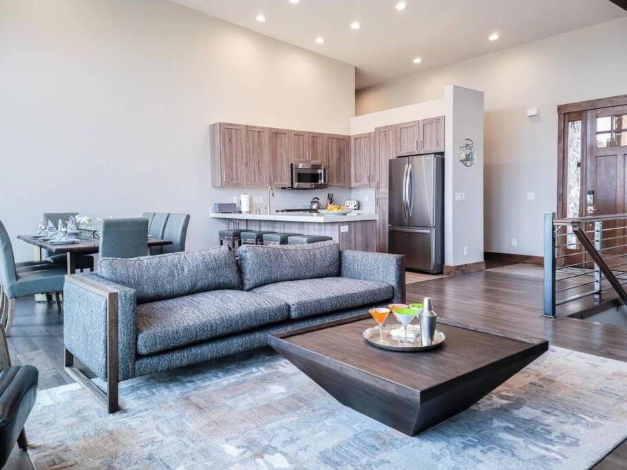 Lakeview Luxury at the Ridge view 5