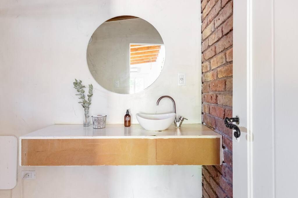 Casa de lujo con mini piscina y jardín