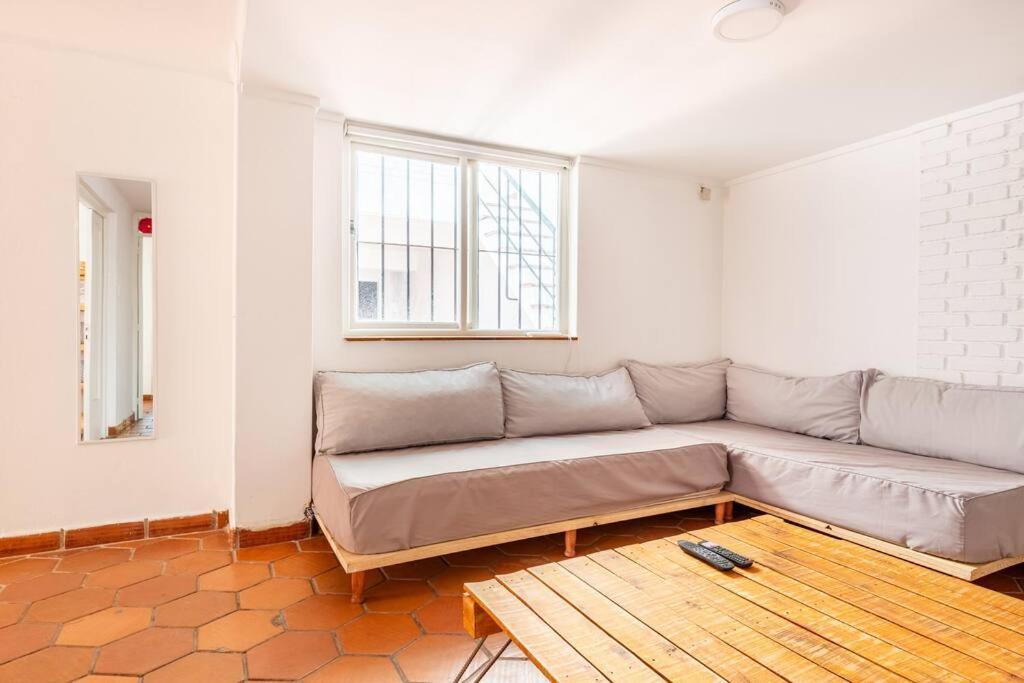 Casa de lujo con mini piscina y jardín