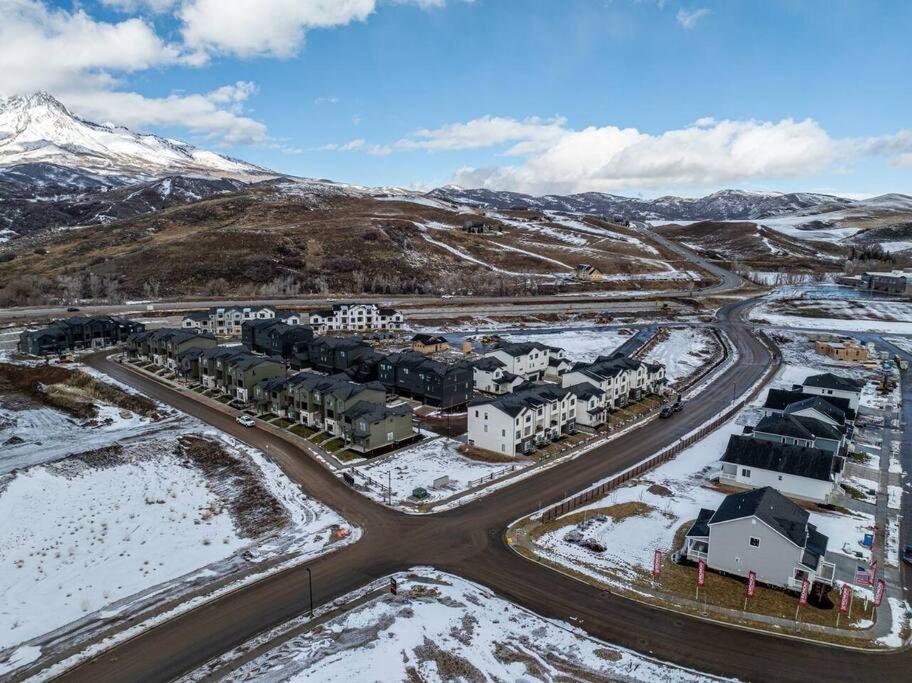Mountain Green Snowbasin Getaway R5049 Pool view 2