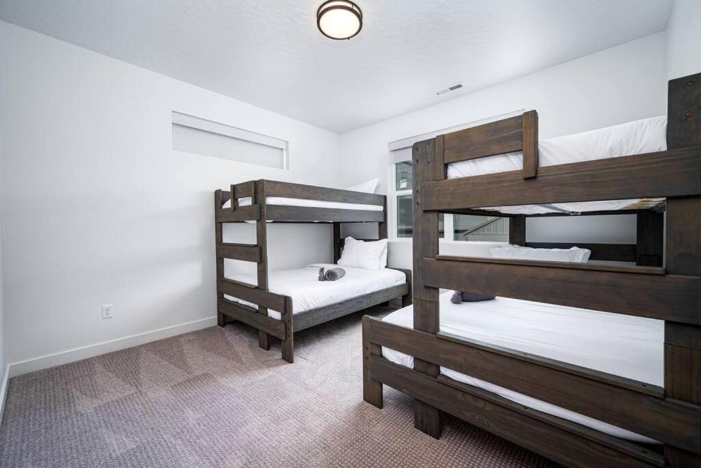 Mountain Green Snowbasin Getaway R5049 Pool view 5