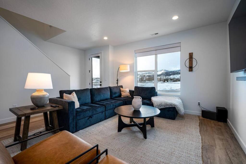 Mountain Green Snowbasin Getaway R5049 Pool view 3