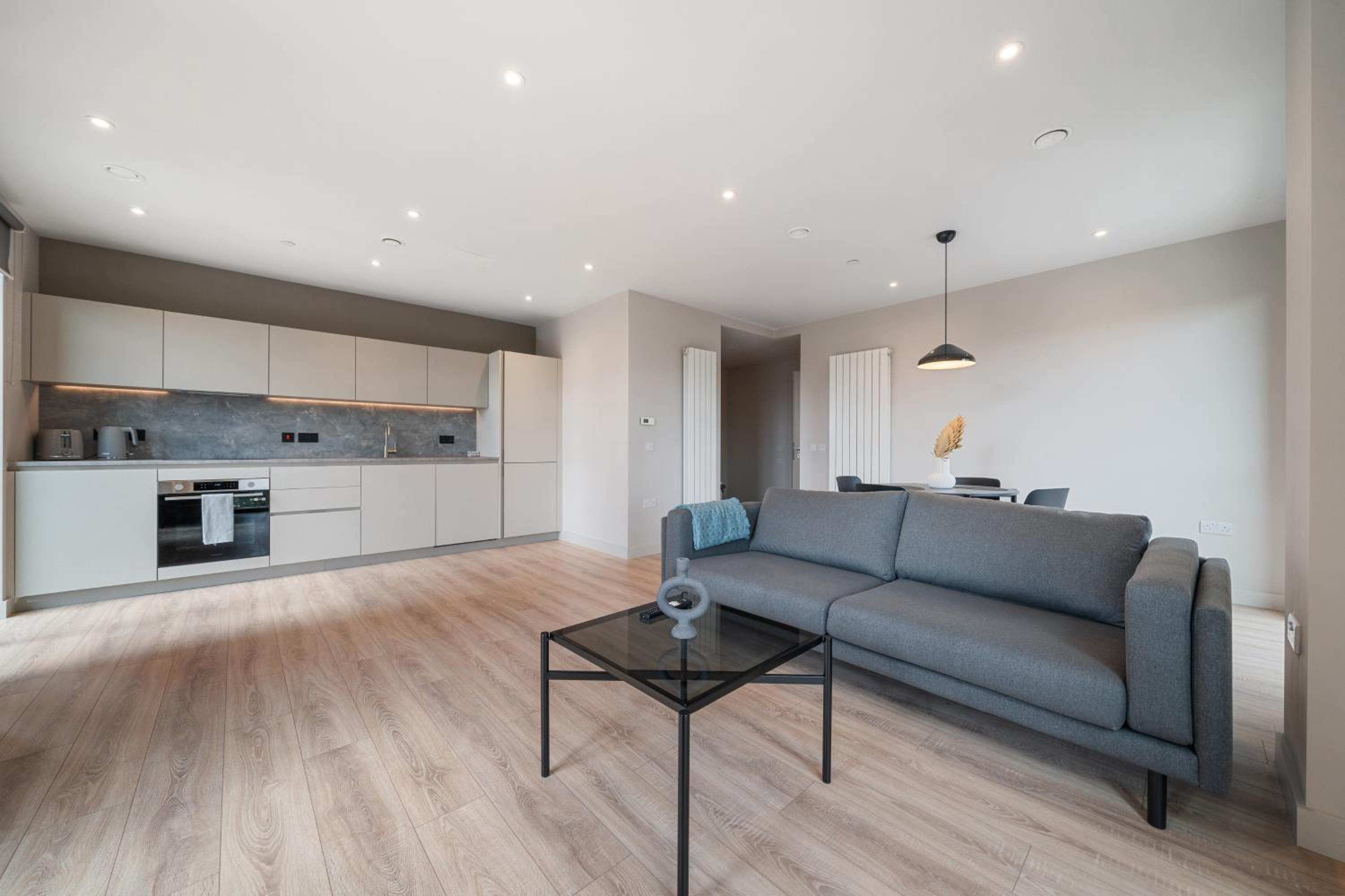 RentitRev Modern Flat in Exclusive Wandsworth Area view 3