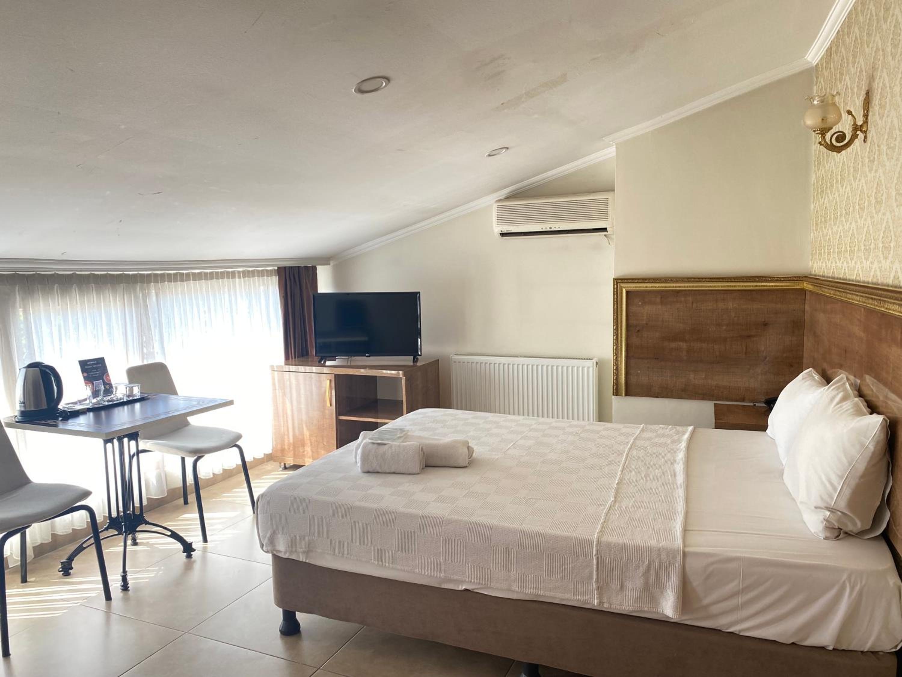 Real Life Otel - Image 20