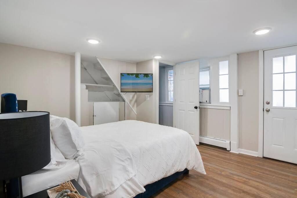 Amazing 3 Bedroom in Bloomfield! Steps to Downtown view 3