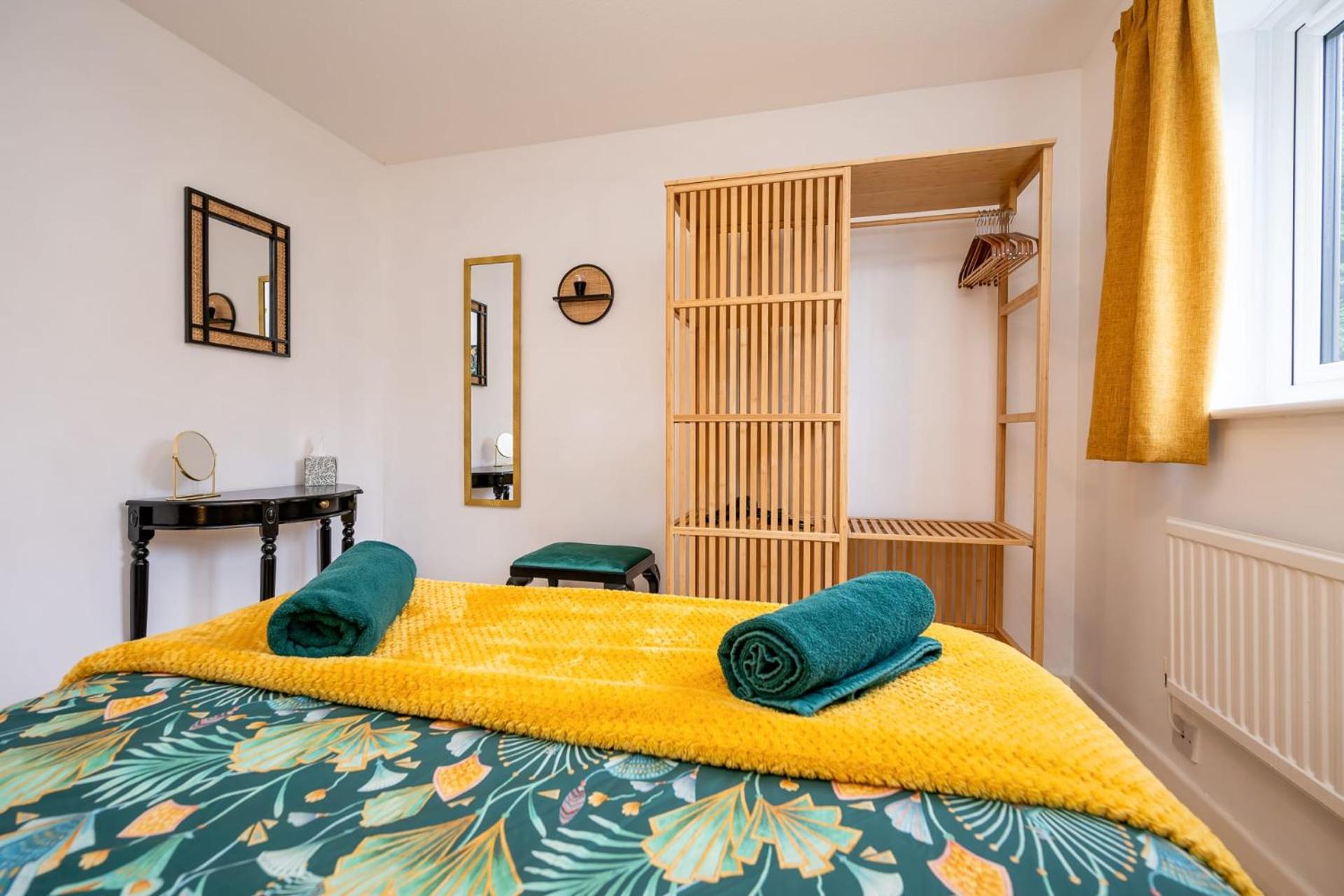 Splendid House Great Location to WAVE Surf & South West Water Park - Super Garden By STAE-Homes view 4