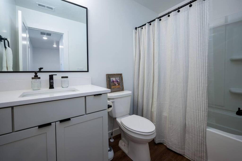 Snow Canyon Lodge with Resort Amenities view 5