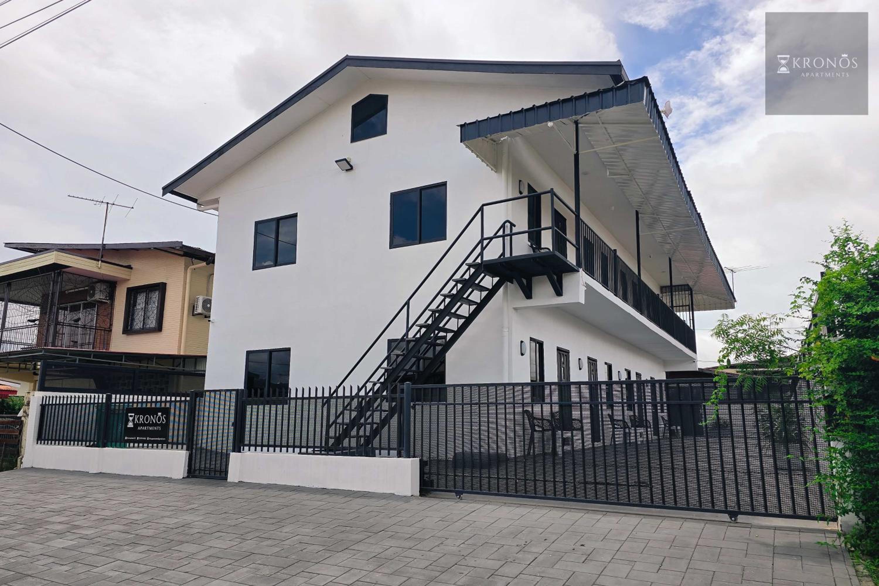 KRONOS APARTMENTS