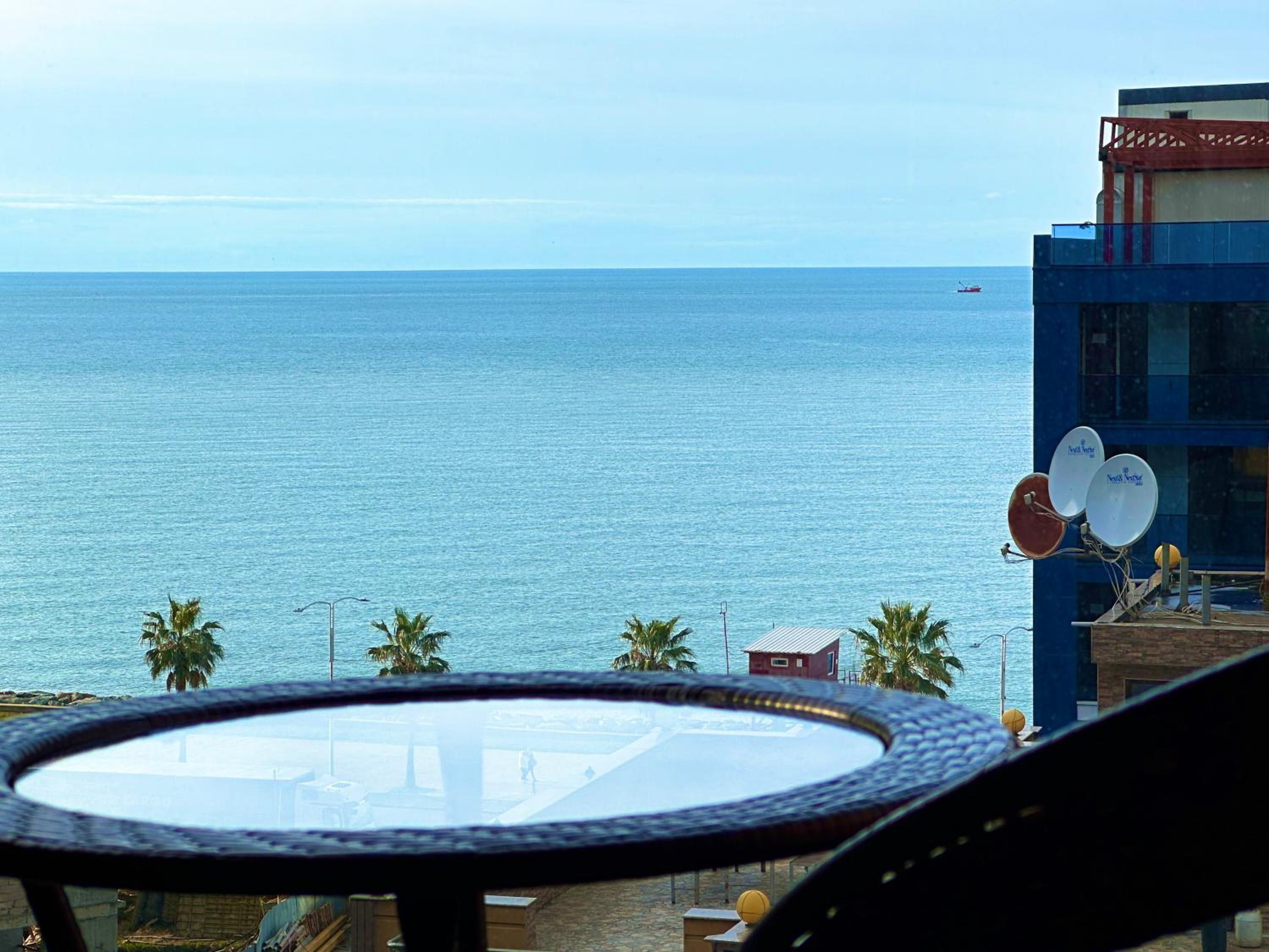 Seaside sunny apartments 95c view 3