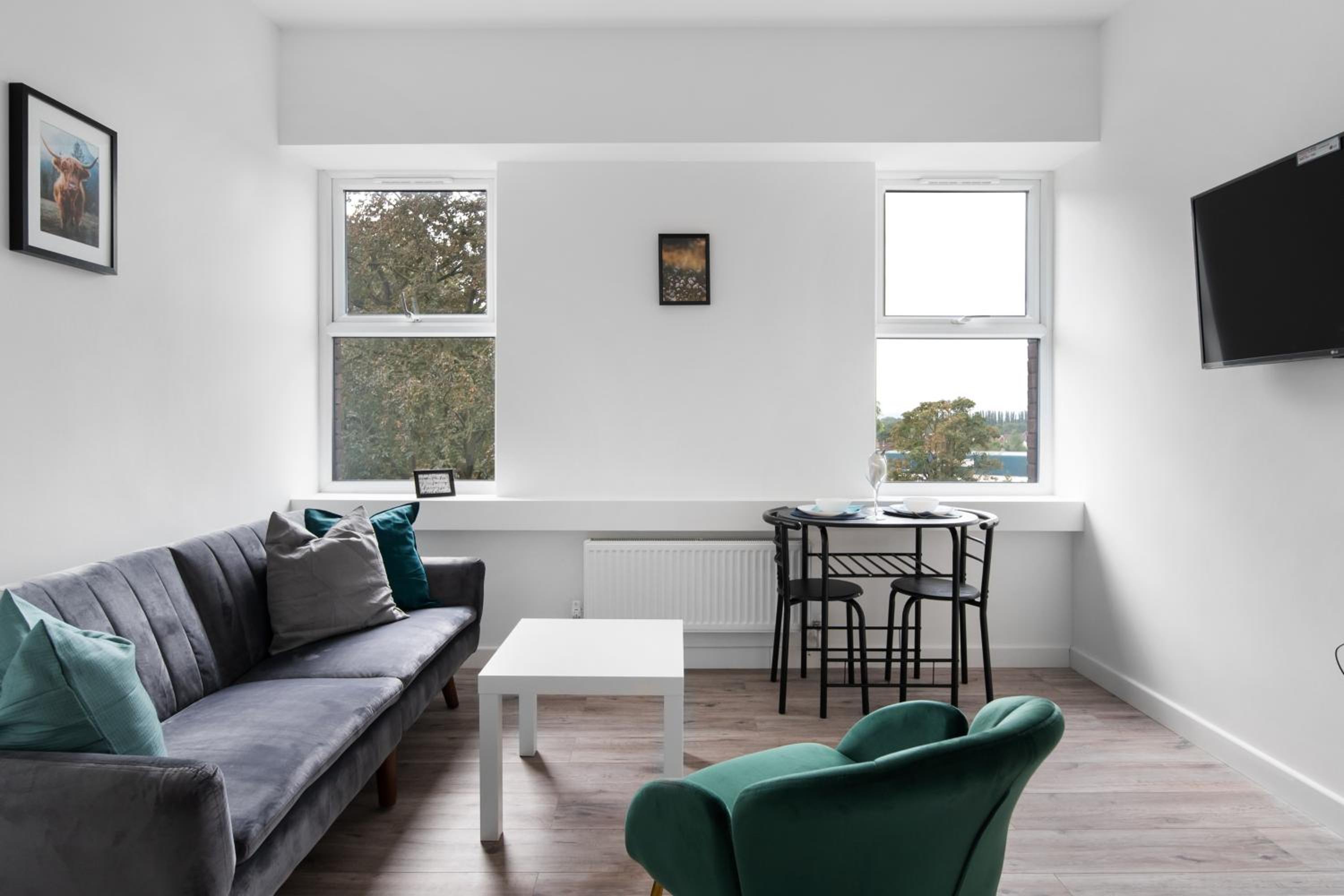 Livestay-Modern Apartments Building in Aylesbury