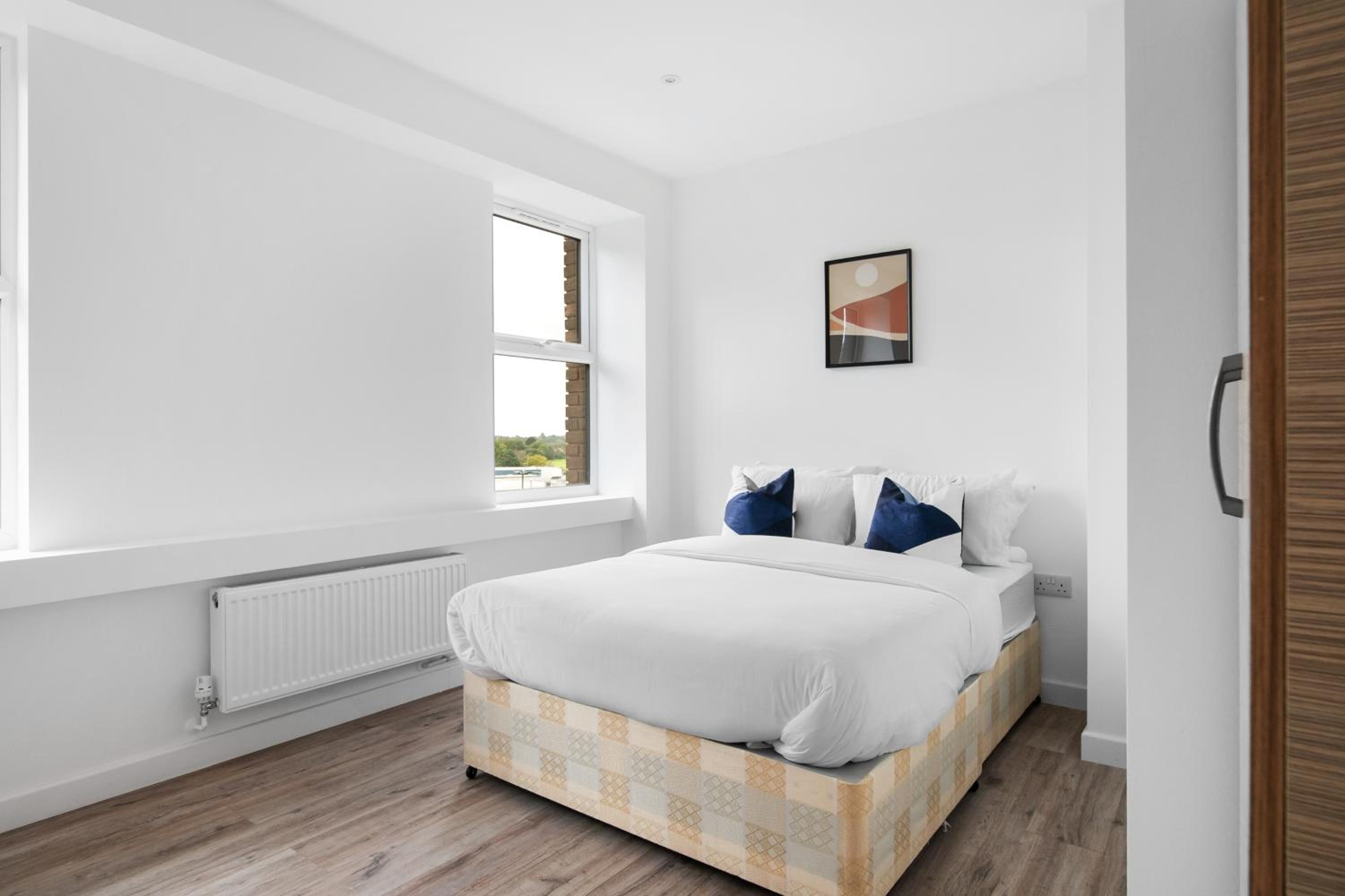 Livestay-Modern Apartments Building in Aylesbury