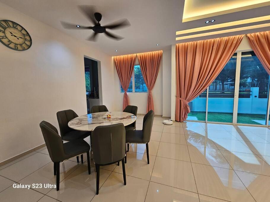 Azalea Homestay with Private Pool & Barbecue photo 3