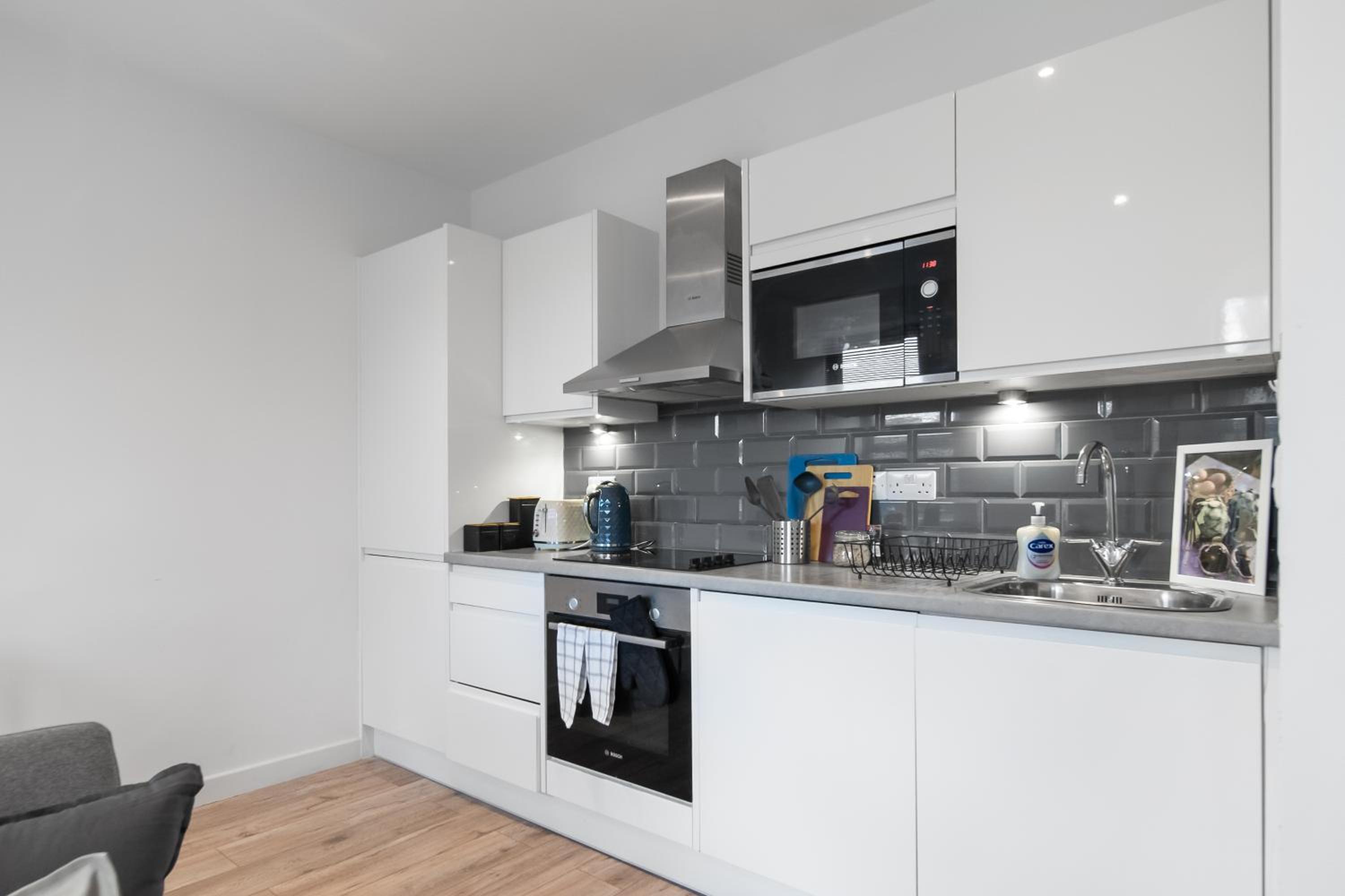 Livestay-Modern Apartments Building in Aylesbury