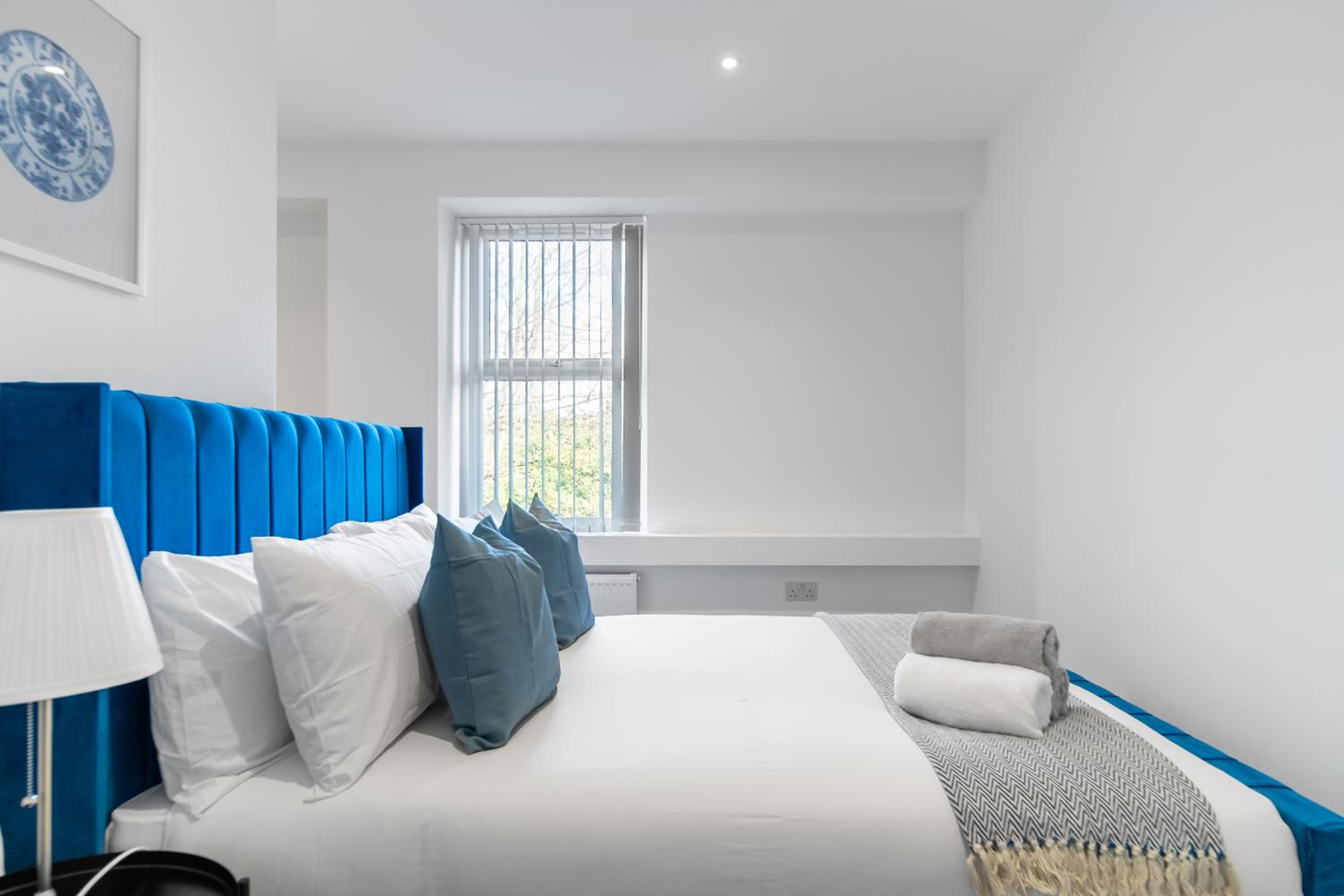 Livestay-Modern Apartments Building in Aylesbury