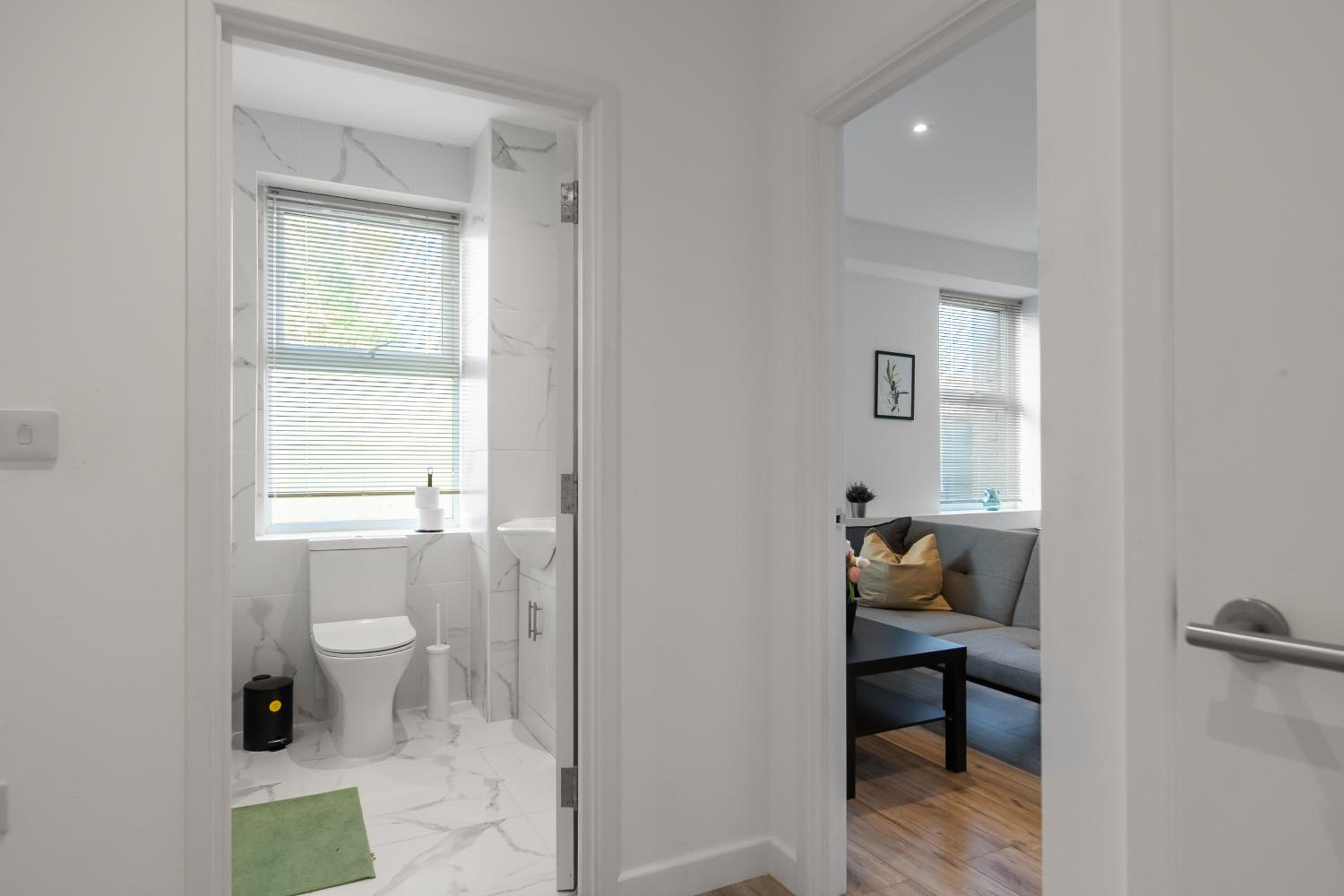 Livestay-Modern Apartments Building in Aylesbury